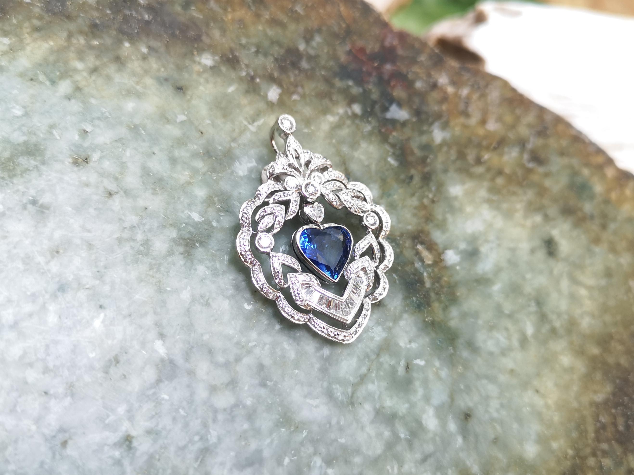 Heart Shape Blue Sapphire with Diamond Pendant Set in 18 Karat White Gold In New Condition For Sale In Bangkok, TH