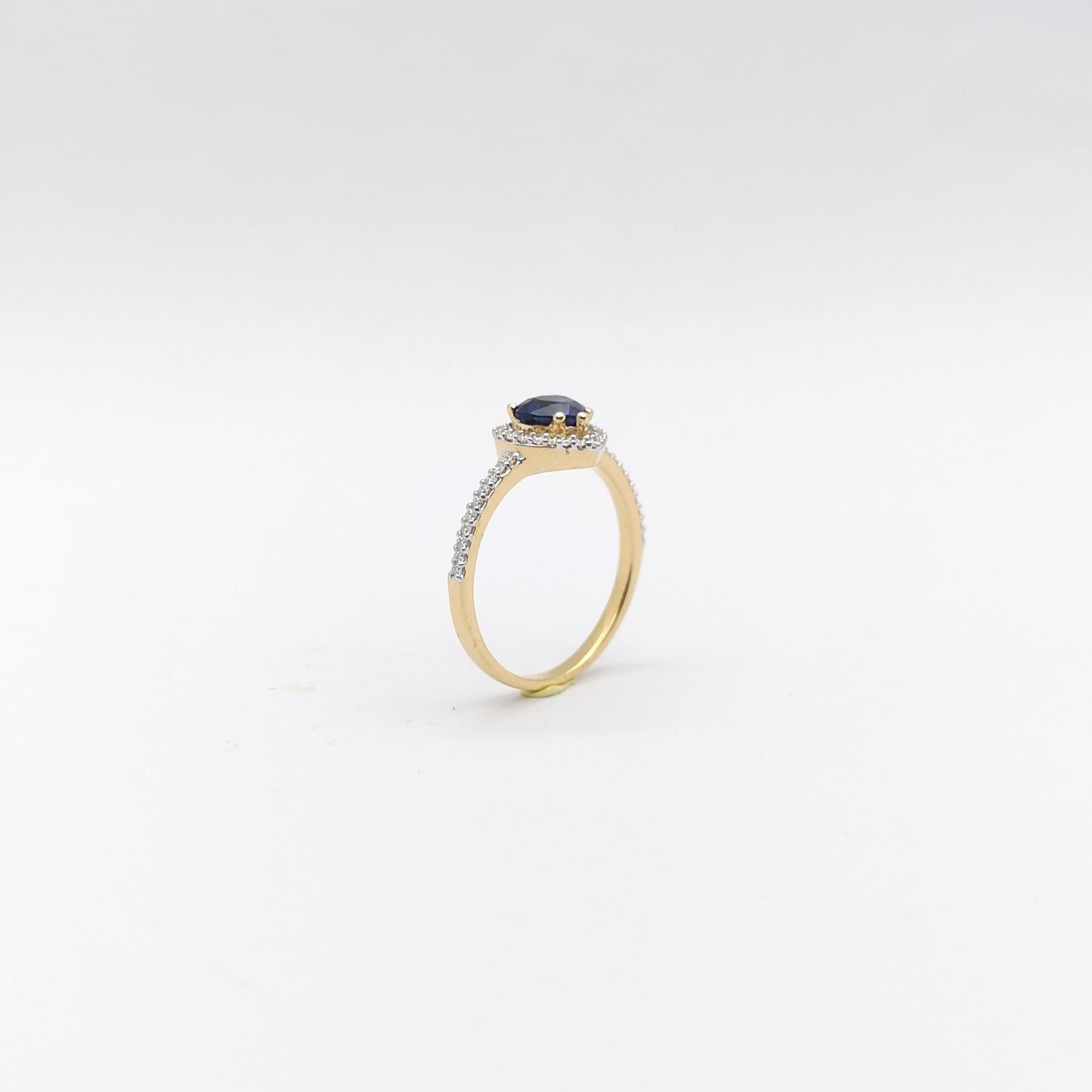 Bague en or 18 carats sertie d'un saphir bleu en forme de cœur avec diamants en vente 7