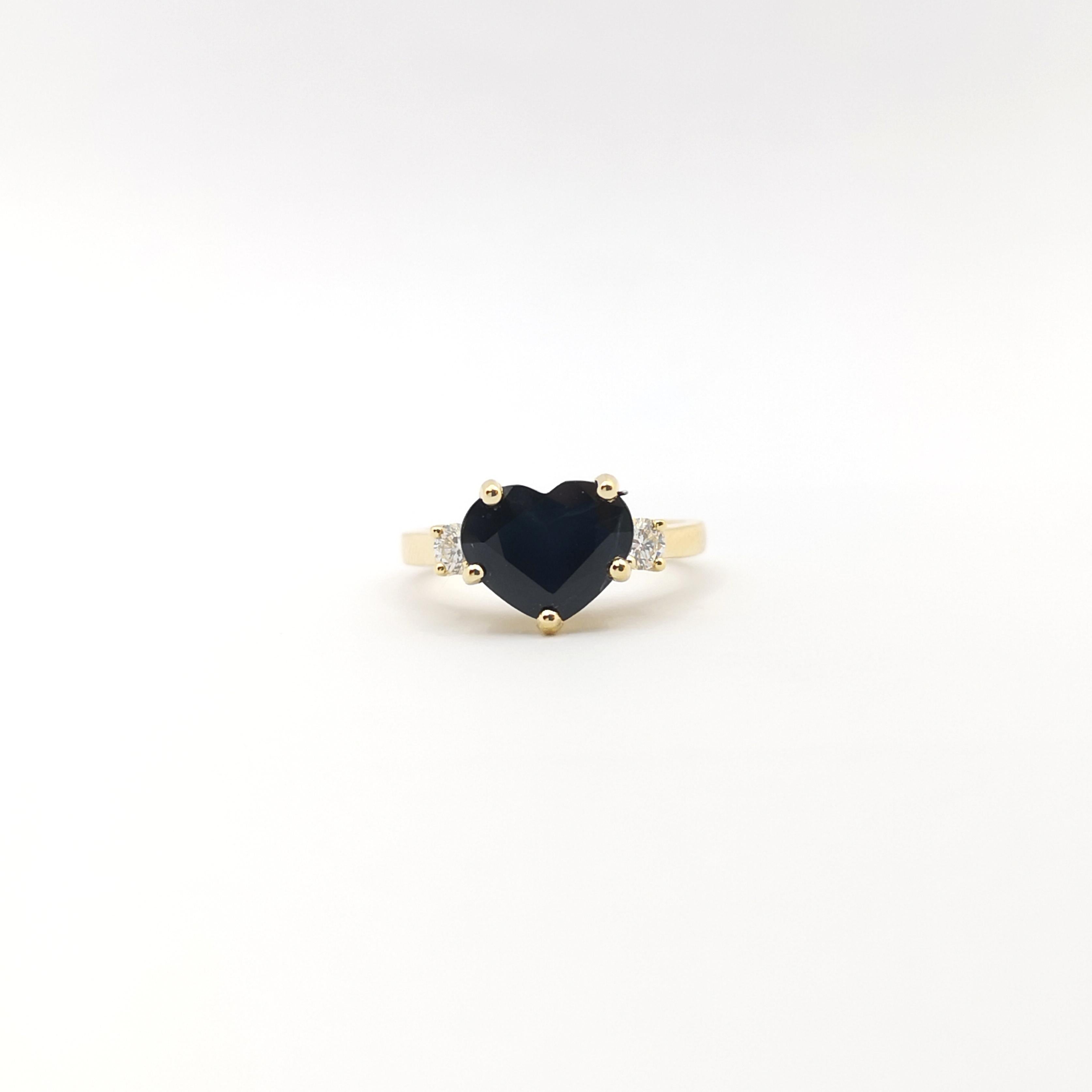 Bague en or 18 carats sertie d'un saphir bleu en forme de cœur avec diamants en vente 2