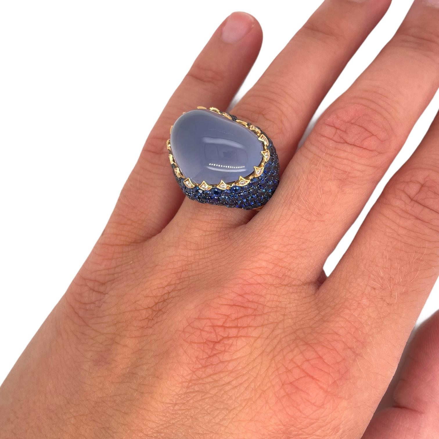Women's Heart Shape Cabochon Chalcedony & Sapphire Ring in 18k Yellow Gold For Sale