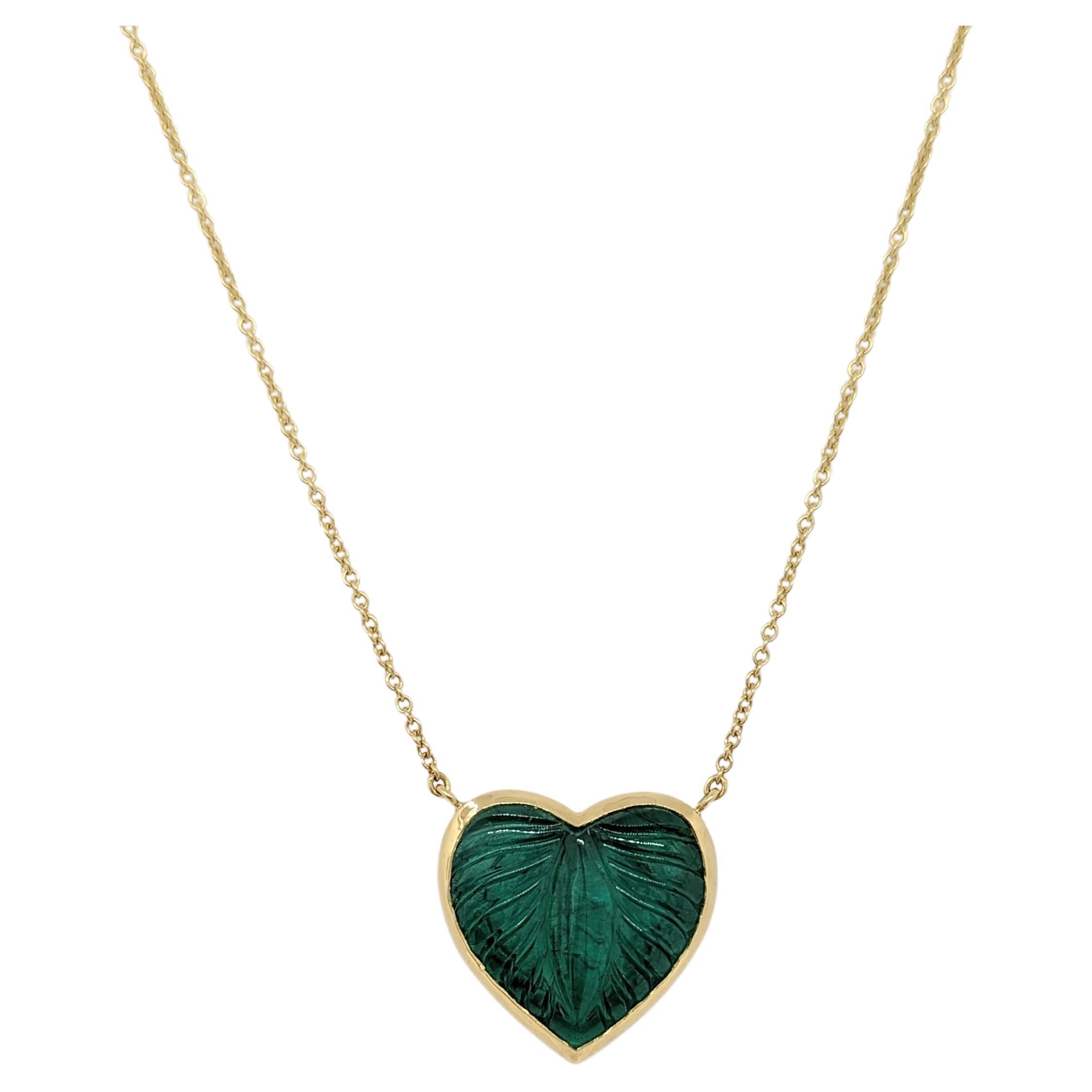 Heart Shape Carved Emerald Pendant Necklace in 18K Yellow Gold For Sale