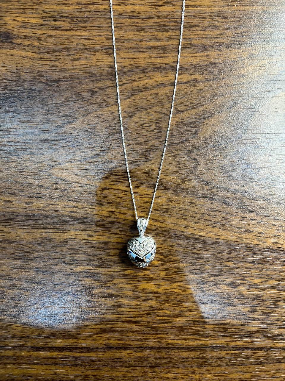 Collana con ciondolo a forma di cuore con diamanti in oro bianco in vendita 5