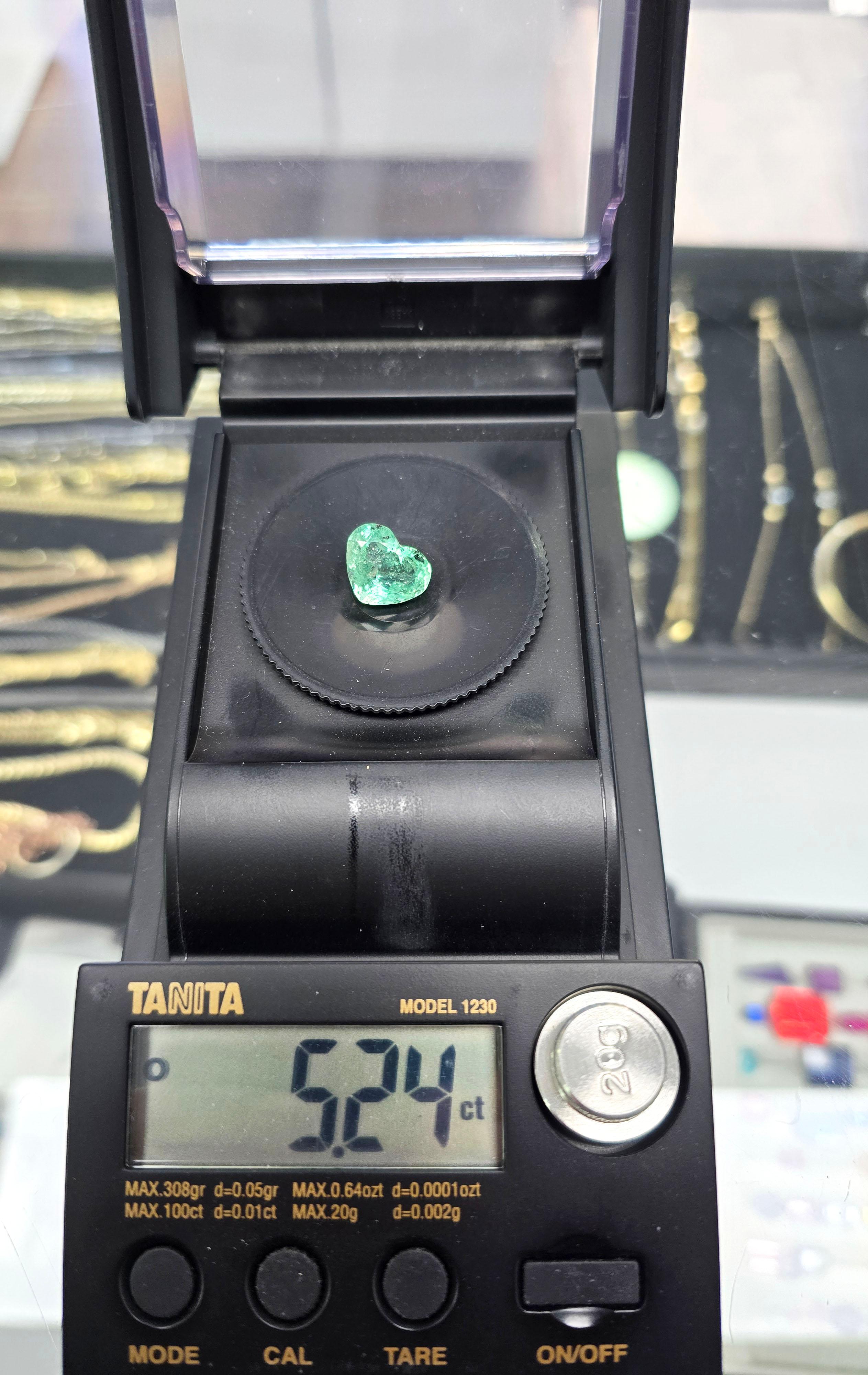 Collana con smeraldo colombiano a forma di cuore ORO BIANCO 18K in vendita 5