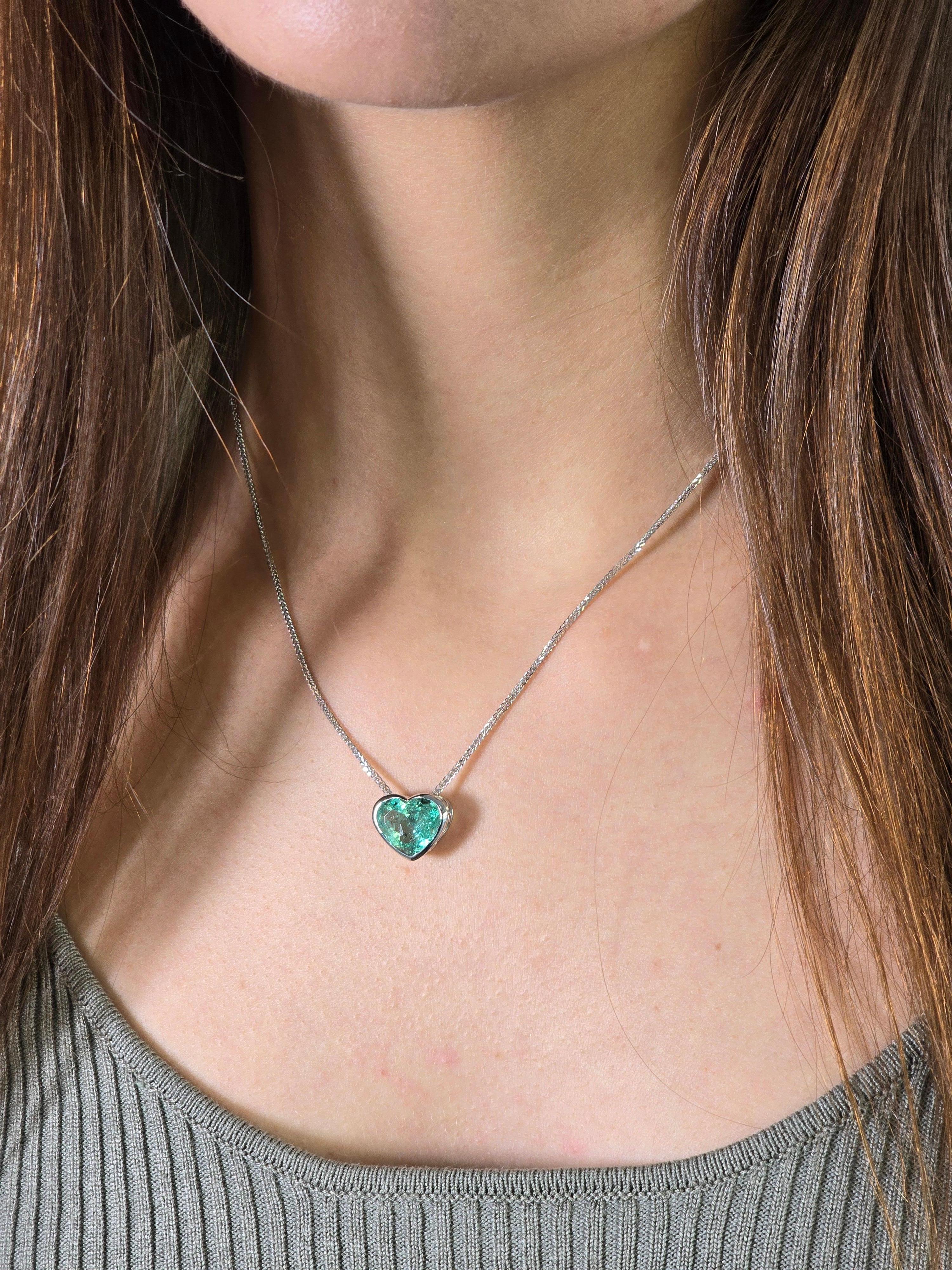 Collana con smeraldo colombiano a forma di cuore ORO BIANCO 18K in vendita 7