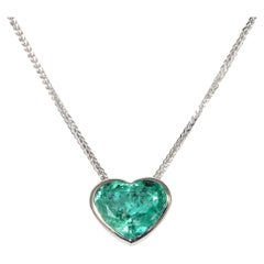 Heart shape Columbian Emerald necklace 18K WHITE GOLD
