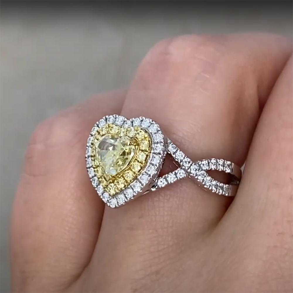 Anello con diamante a forma di cuore (circa 0,90 carati) con doppio anello a spirale, oro bianco 18 carati In condizioni ottime in vendita a New York, NY