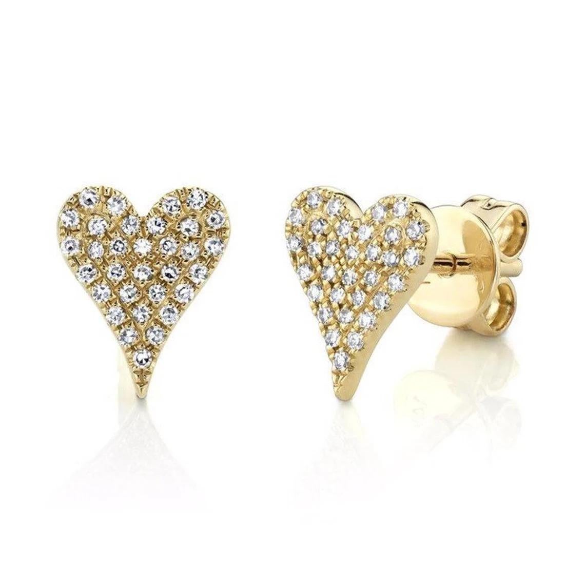 Orecchini con diamante a forma di cuore in oro giallo 14 carati In condizioni Nuovo in vendita a Los Angeles, CA