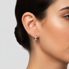 Boucles d'oreilles Huggie en or jaune 14K avec diamant en forme de cœur (ou 18k sur demande)