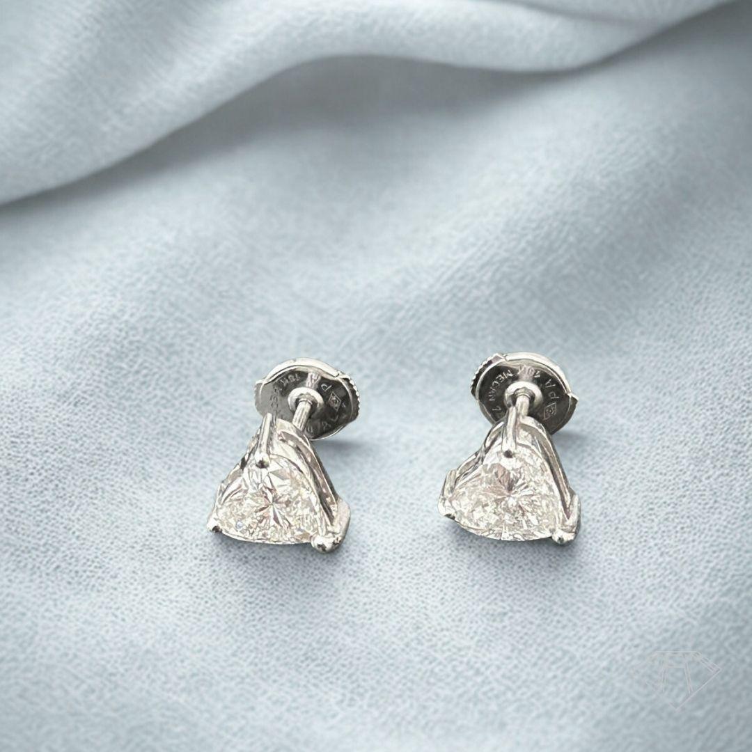 Orecchini con diamanti a forma di cuore da 3,42 carati in oro bianco in vendita 5