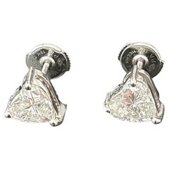 Orecchini con diamanti a forma di cuore da 3,42 carati in oro bianco