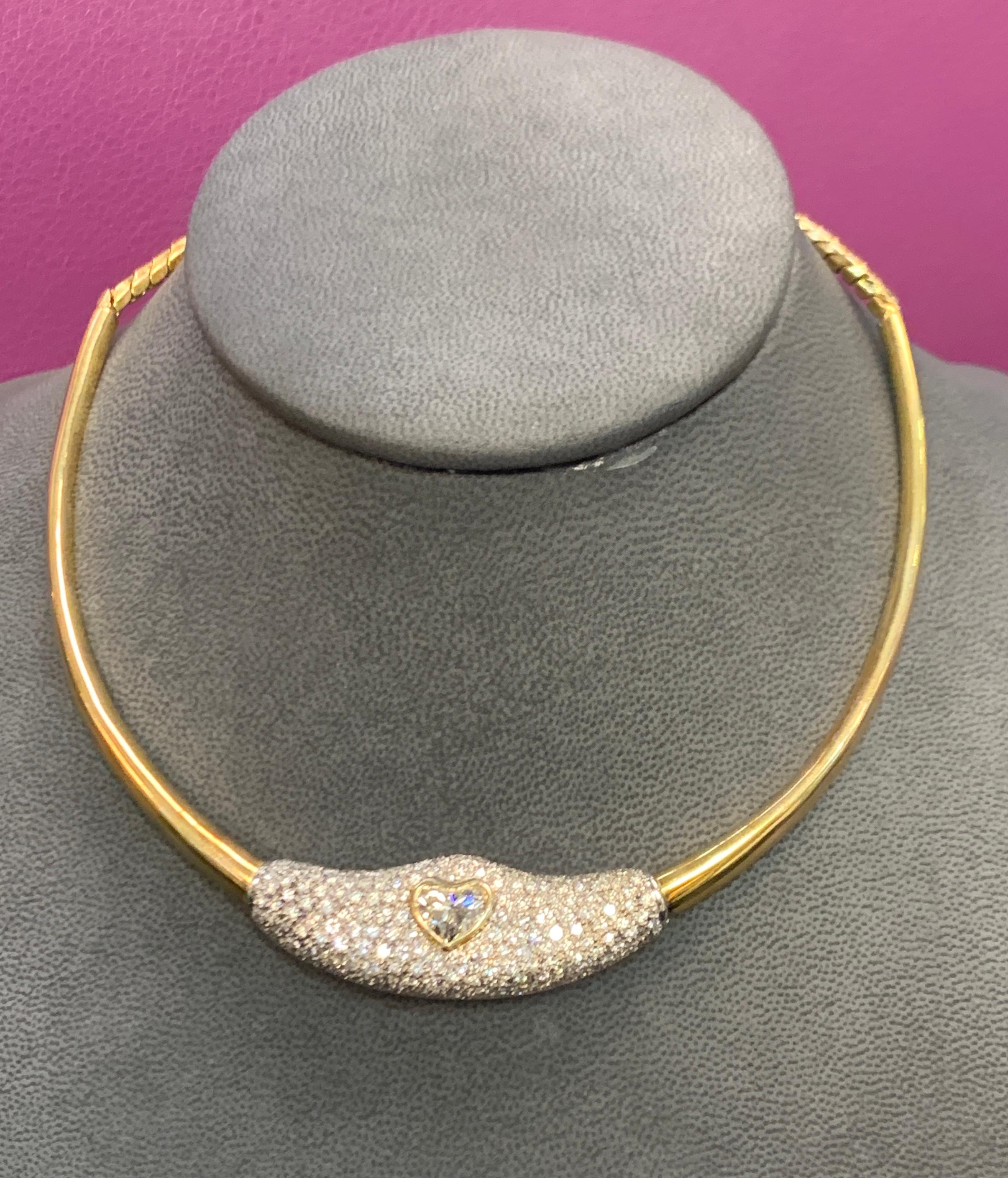 Heart Shape Diamond Yellow Gold Necklace 
Measurements: 14