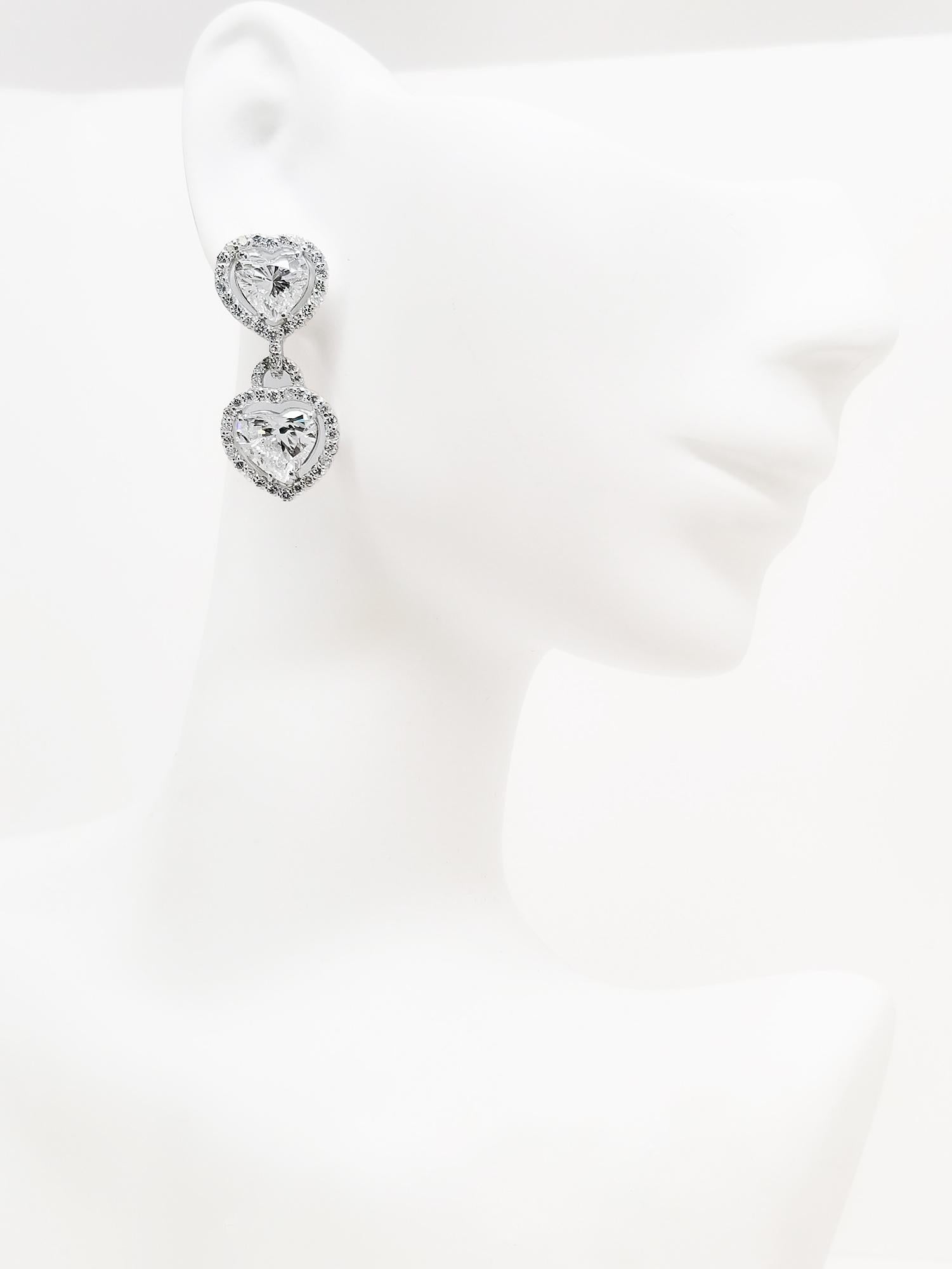 Herzförmige Diamanten-Ohrringe (Moderne) im Angebot