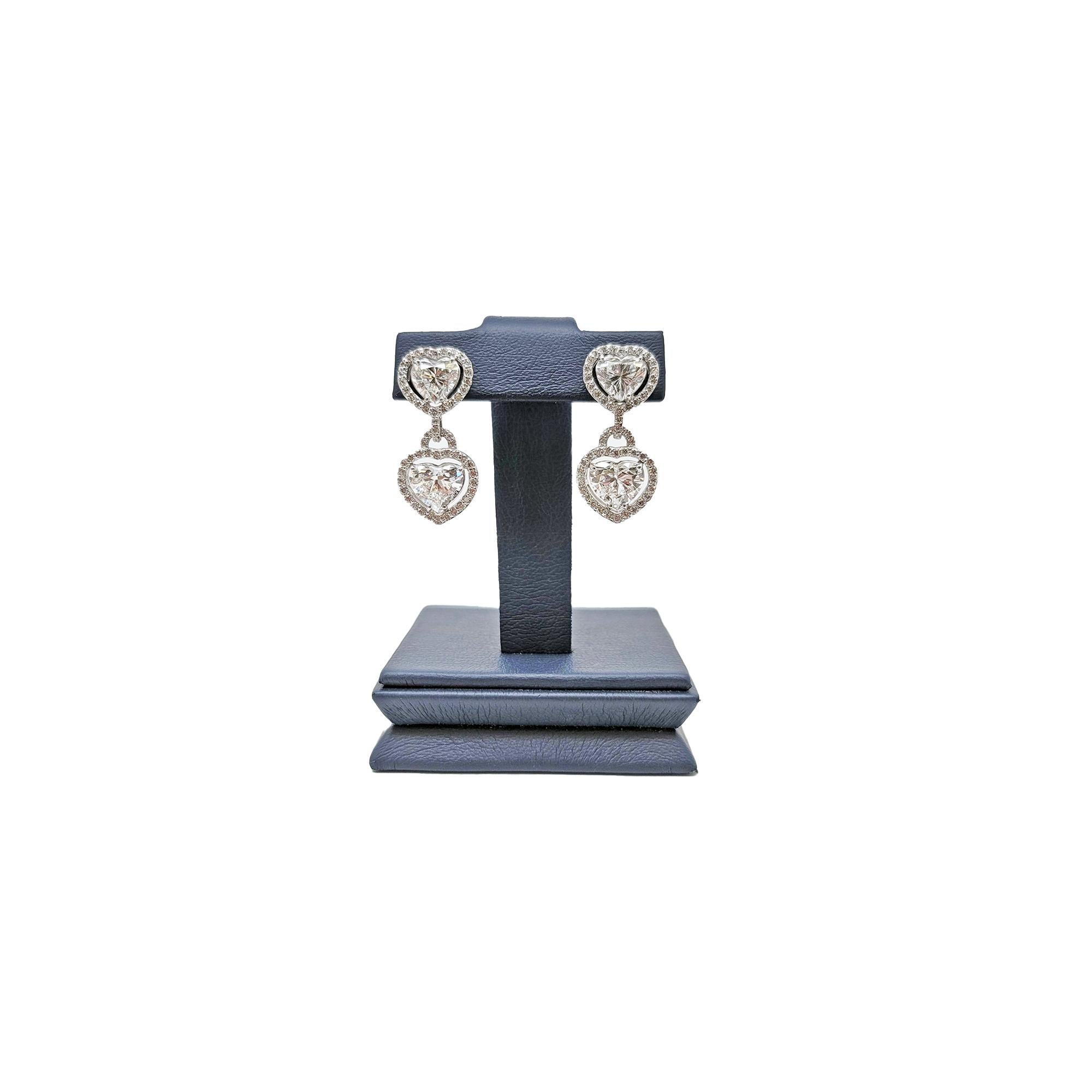 Herzförmige Diamanten-Ohrringe (Herzschliff) im Angebot