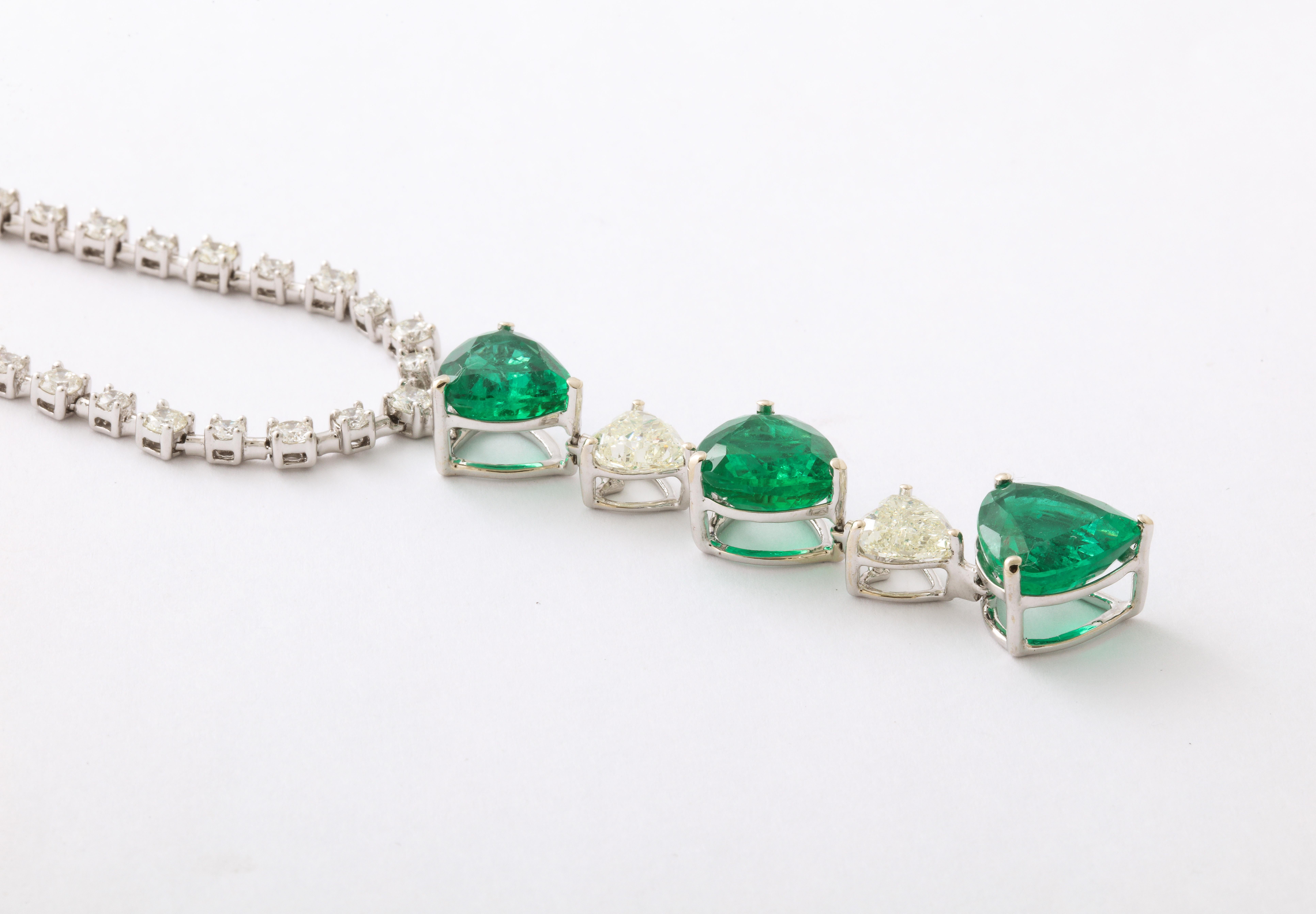 Heart Shape Emerald and Diamond Necklace For Sale 2