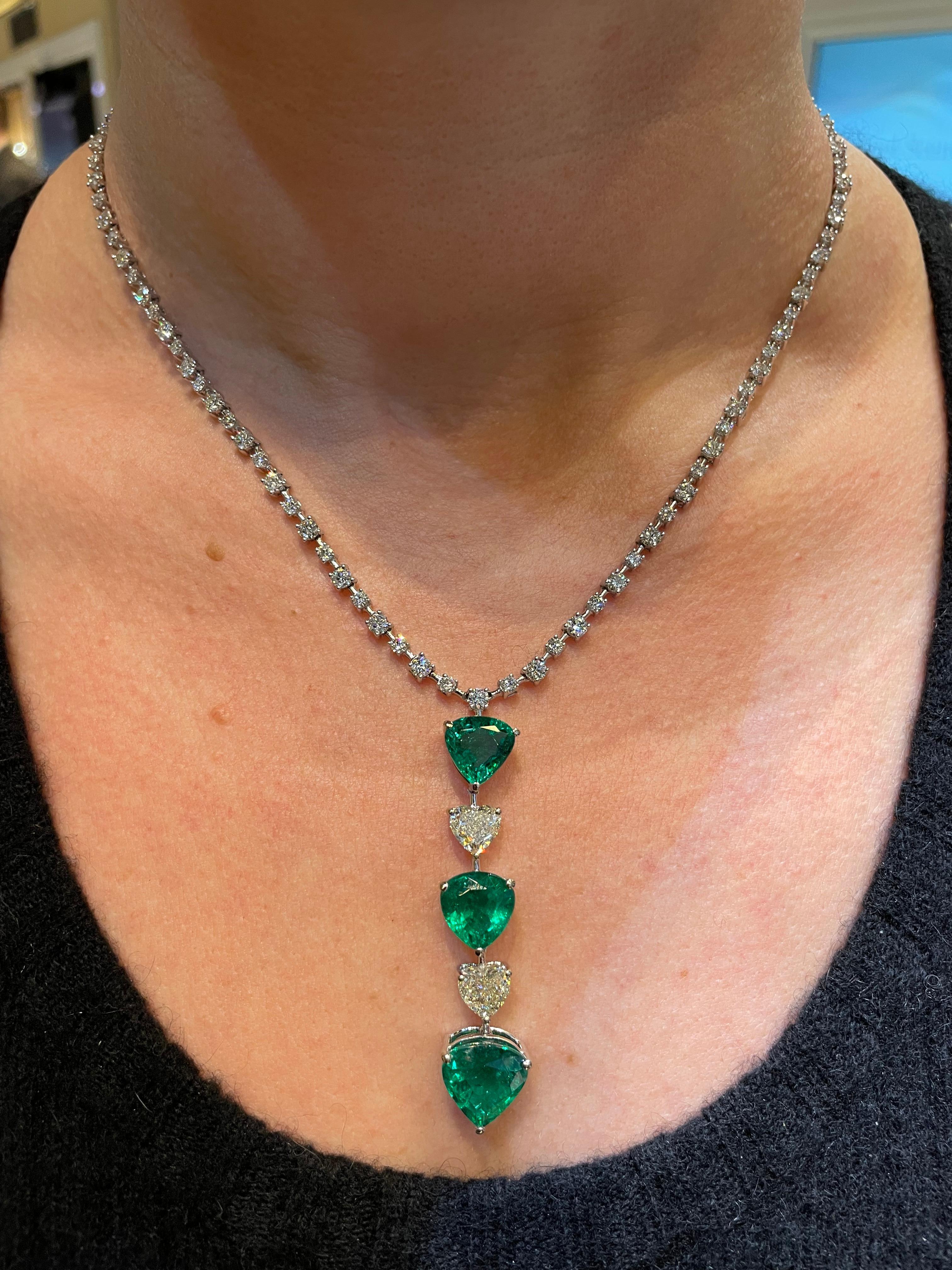 Heart Shape Emerald and Diamond Necklace For Sale 4