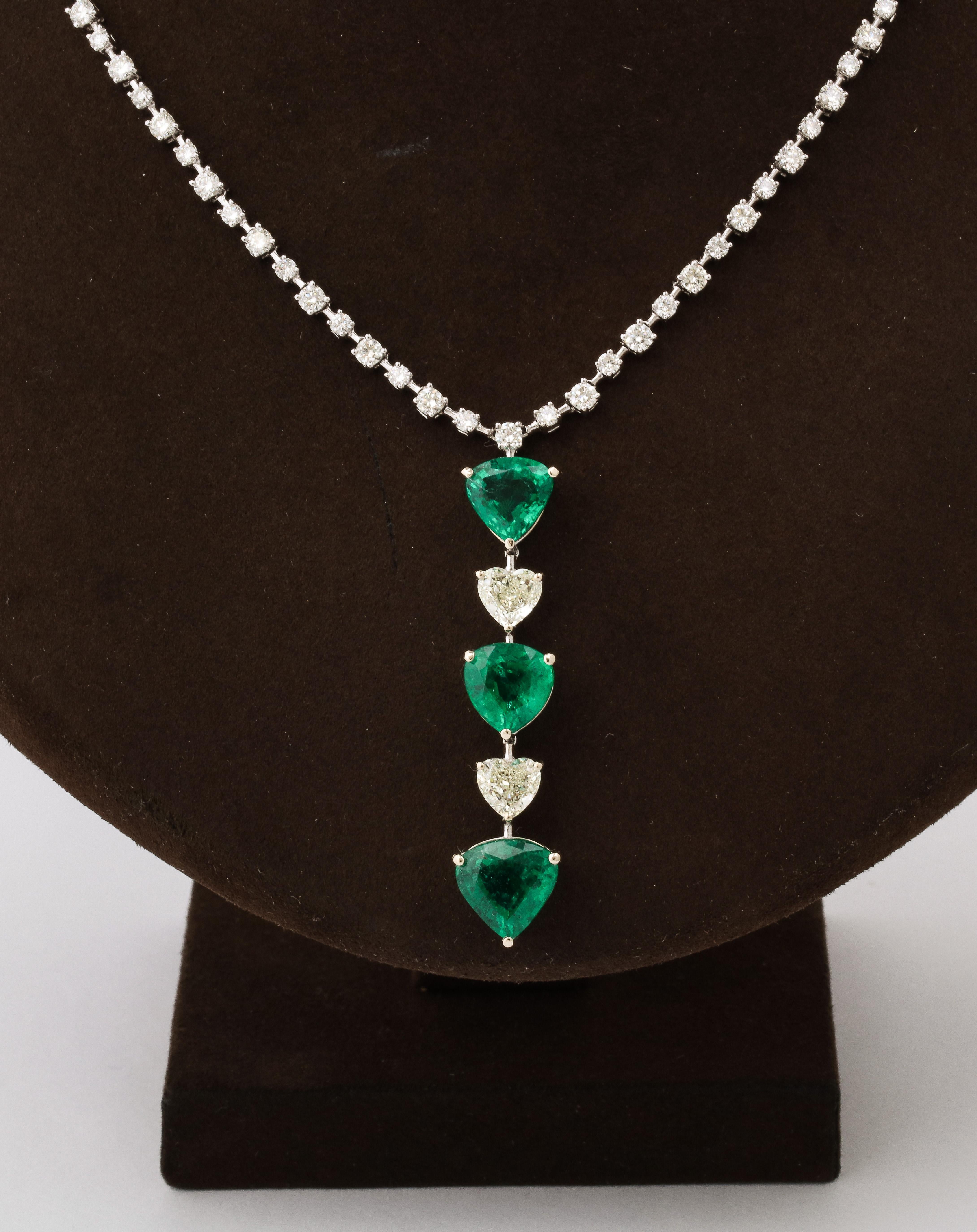 Smaragd- und Diamant-Halskette in Herzform (Herzschliff) im Angebot