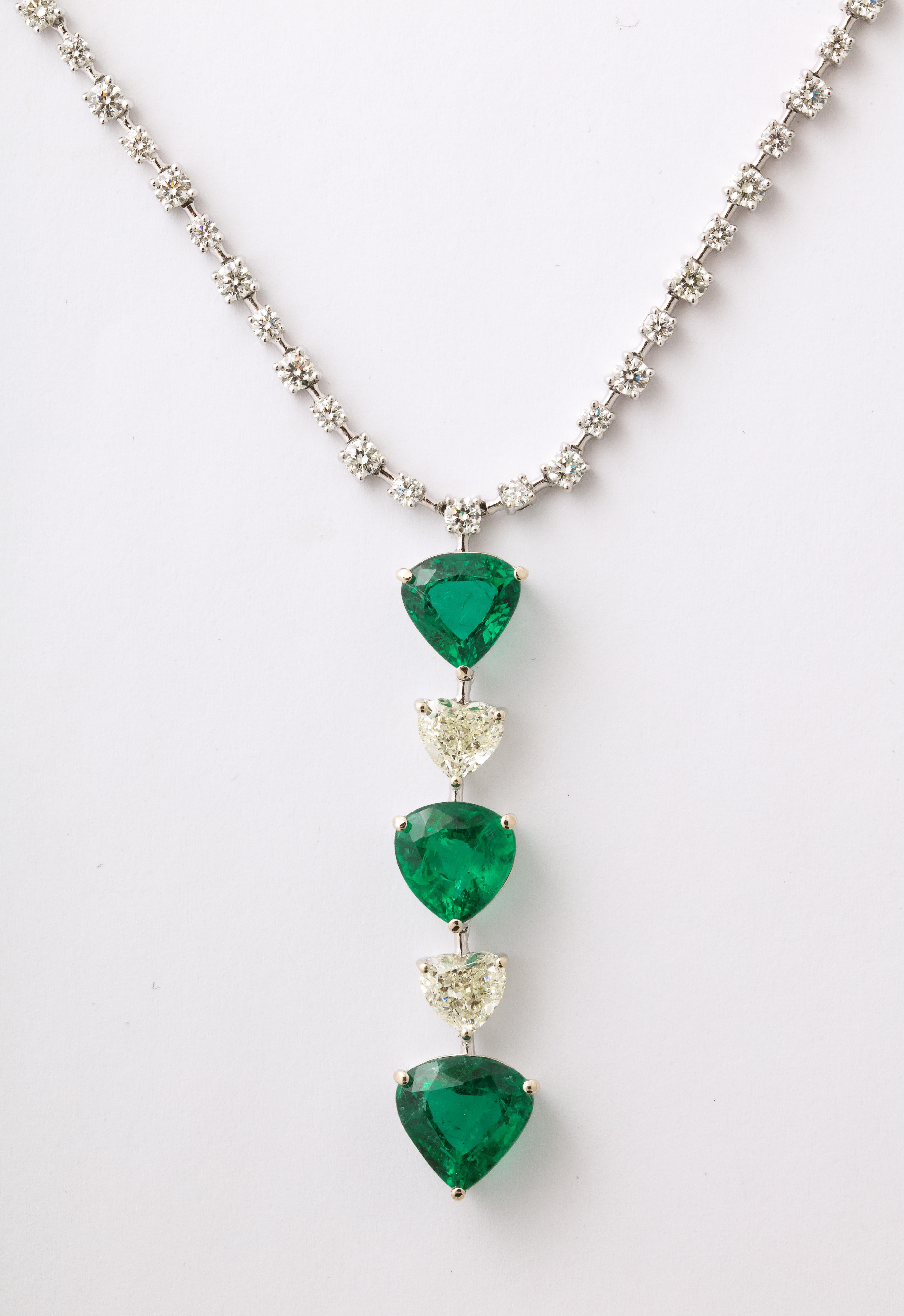 Smaragd- und Diamant-Halskette in Herzform im Zustand „Neu“ im Angebot in New York, NY