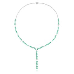 Halskette in Herzform mit sambischem Smaragd und Diamant aus 18 Karat Weißgold feiner Schmuck