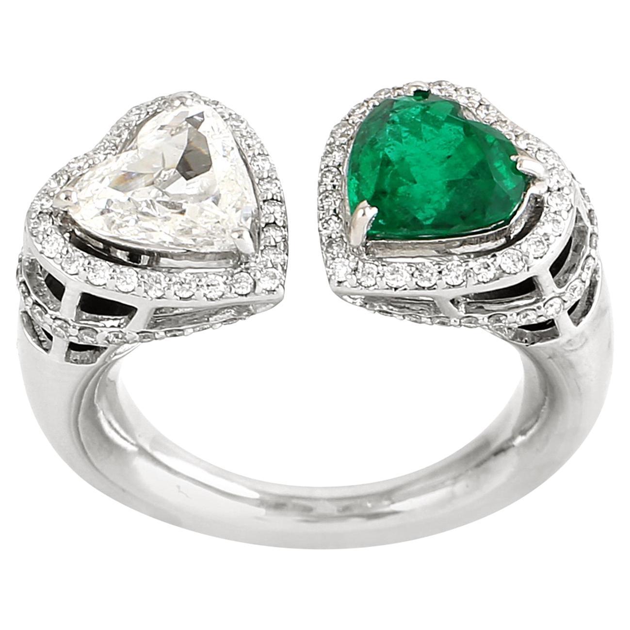 Heart Shape Emerald & Diamond Toi Et Moi Ring Made In 18k White Gold For Sale