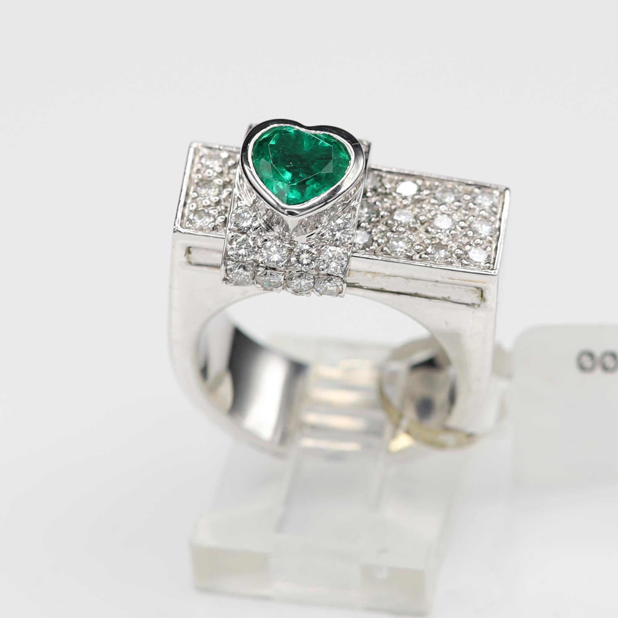 Heart Shape Emerald Ring 0.90 Carat 18 Karat White Gold Sliding Moving Design 5