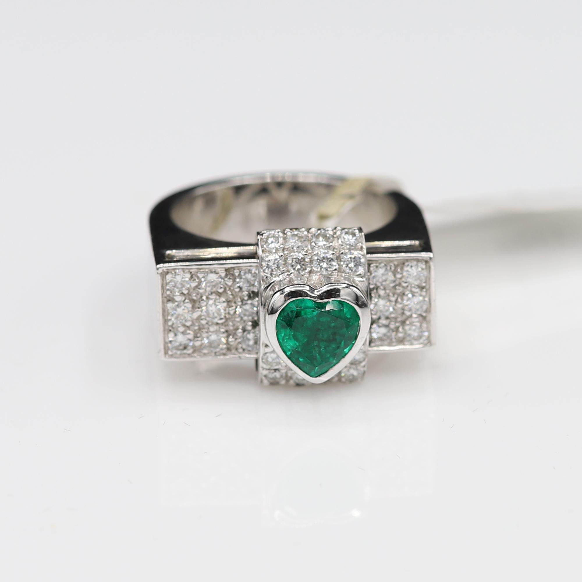 Heart Shape Emerald Ring 0.90 Carat 18 Karat White Gold Sliding Moving Design 6