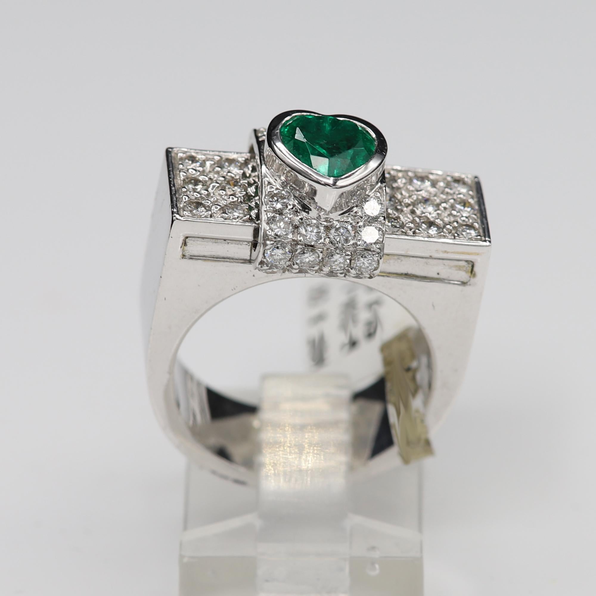 Heart Shape Emerald Ring 0.90 Carat 18 Karat White Gold Sliding Moving Design 7