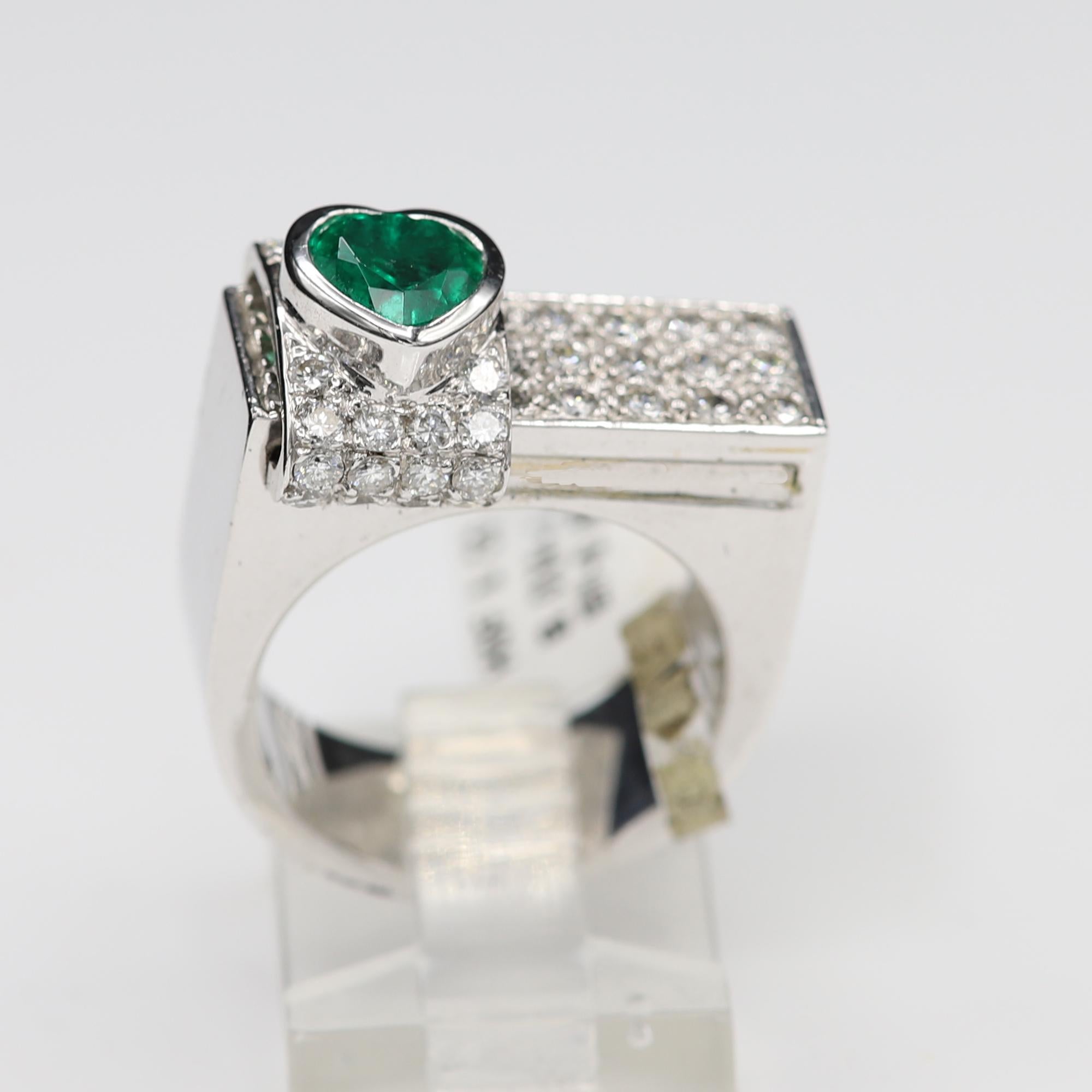 Heart Shape Emerald Ring 0.90 Carat 18 Karat White Gold Sliding Moving Design 8