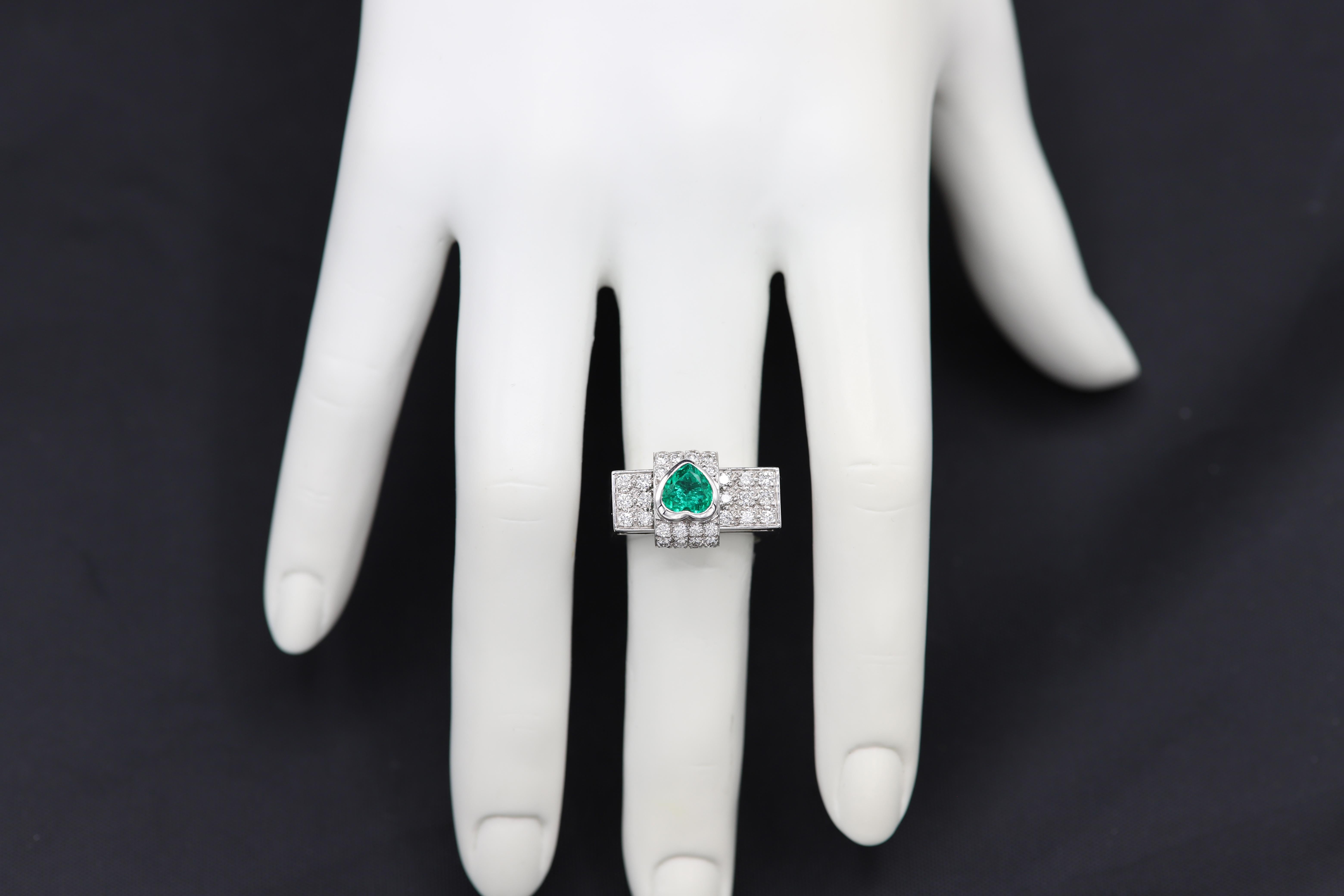 Women's Heart Shape Emerald Ring 0.90 Carat 18 Karat White Gold Sliding Moving Design
