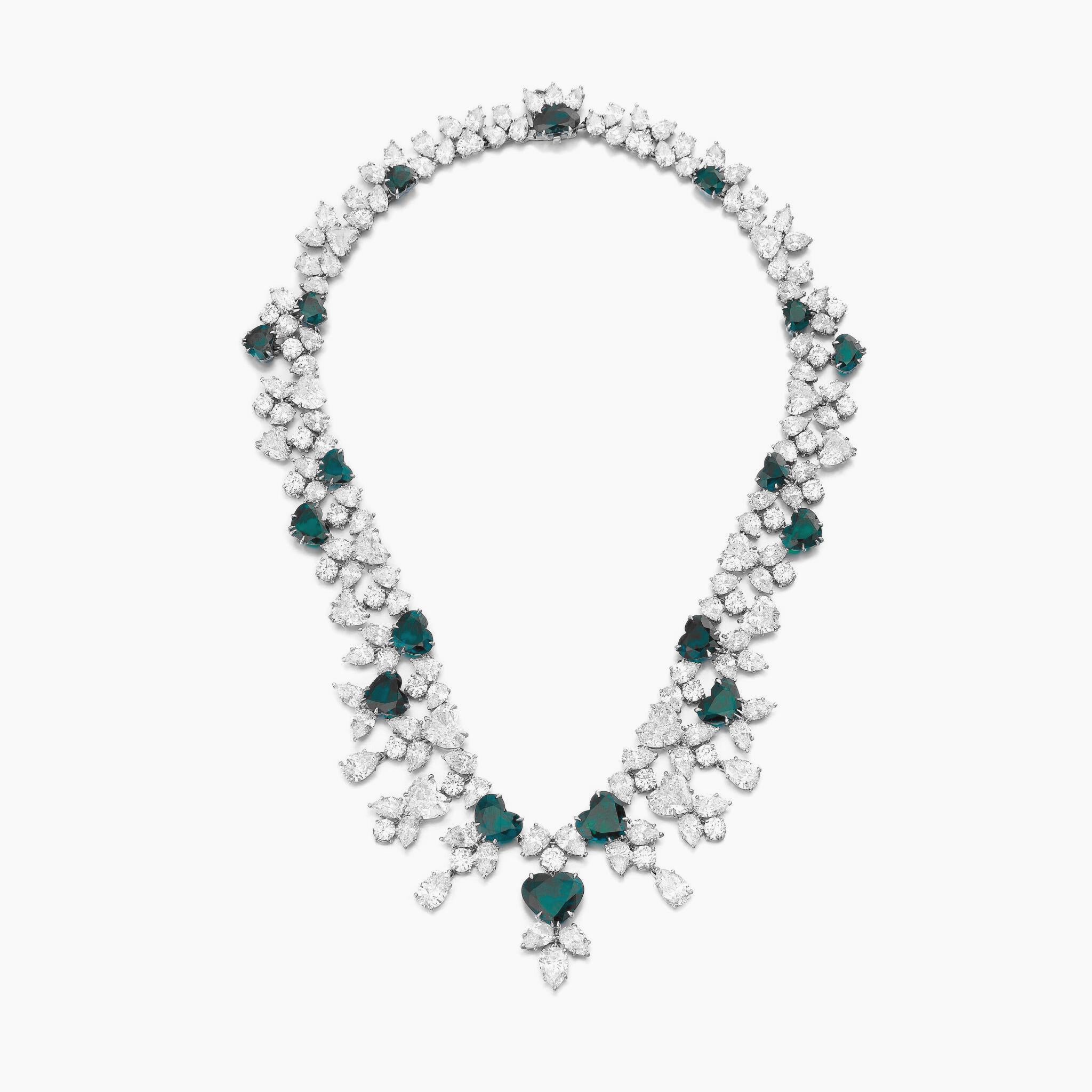 Contemporaneo Collana con smeraldi e diamanti a forma di cuore in vendita