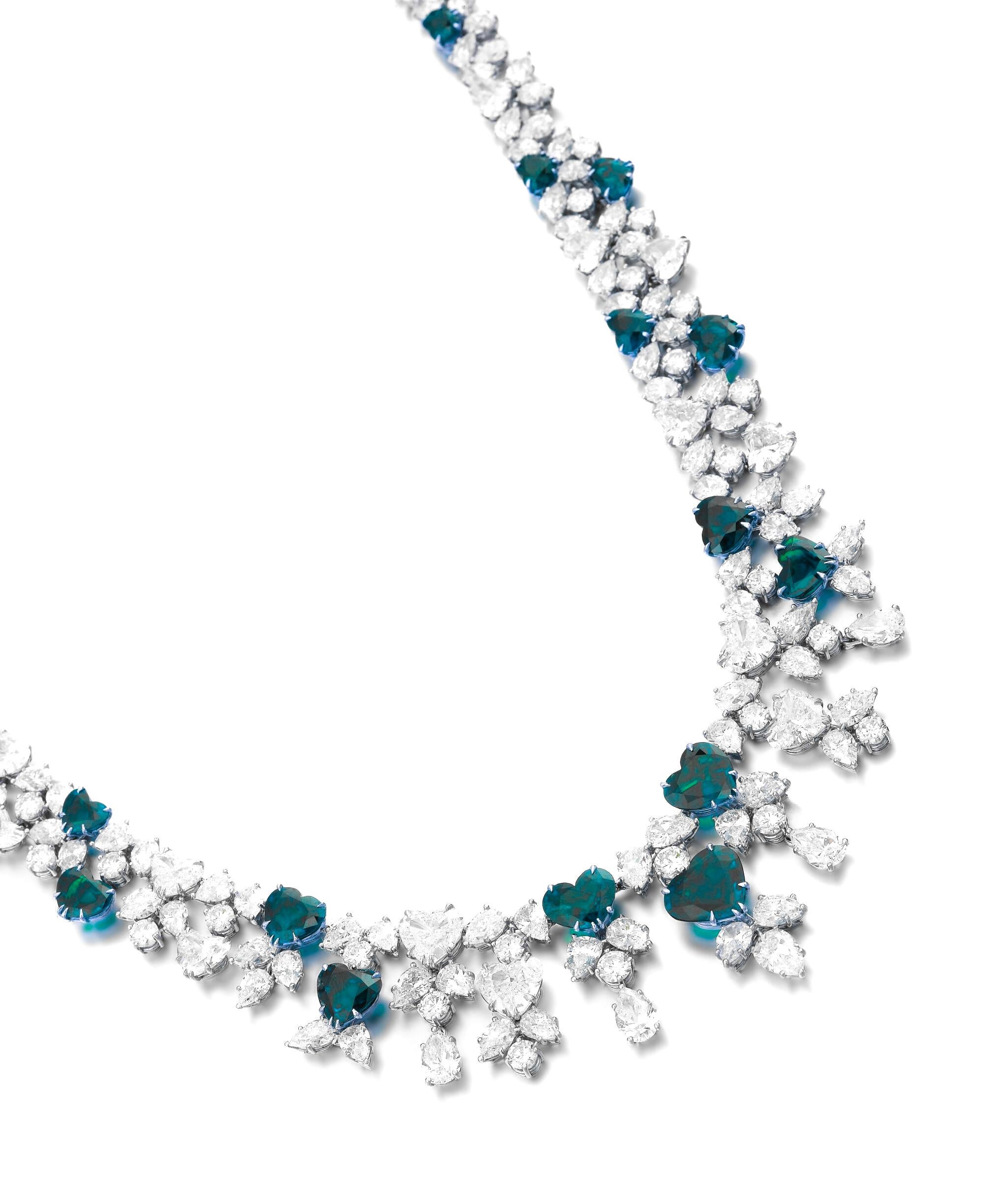Cuore Collana con smeraldi e diamanti a forma di cuore in vendita