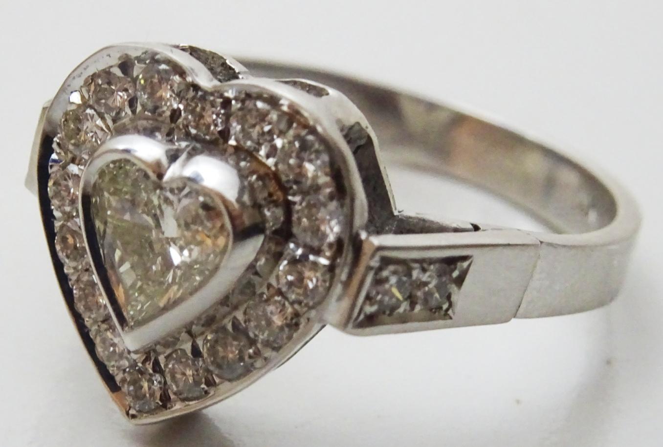Heart Shape Flower 14 karat White Gold and Diamond Ring For Sale 2
