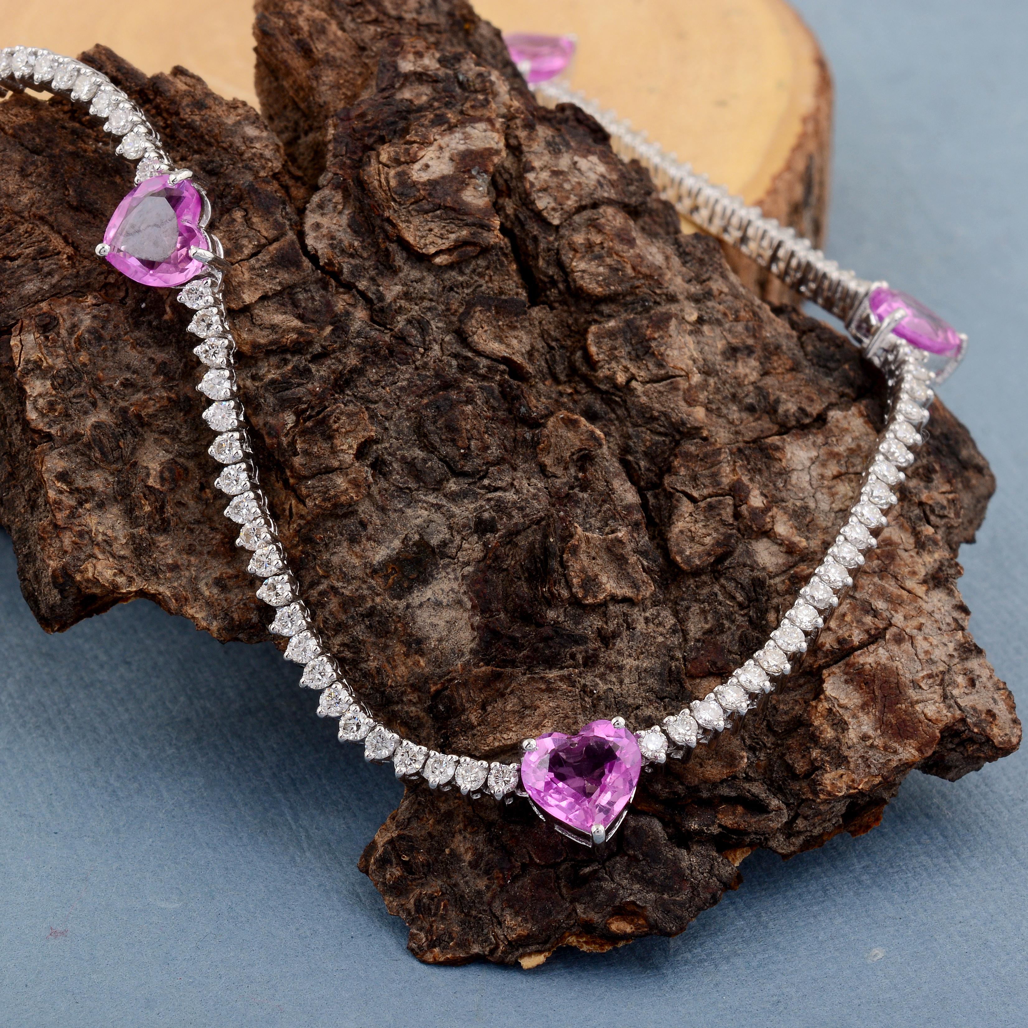 Halskette in Herzform mit rosa Edelsteinen und Diamanten aus 18 Karat Weißgold, handgefertigt (Moderne) im Angebot