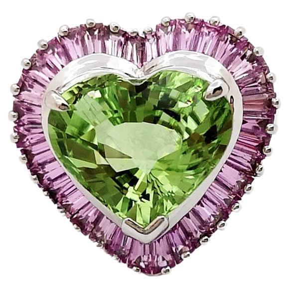 Bague en or blanc 18 carats sertie d'une tourmaline verte en forme de cœur et de saphir rose 
