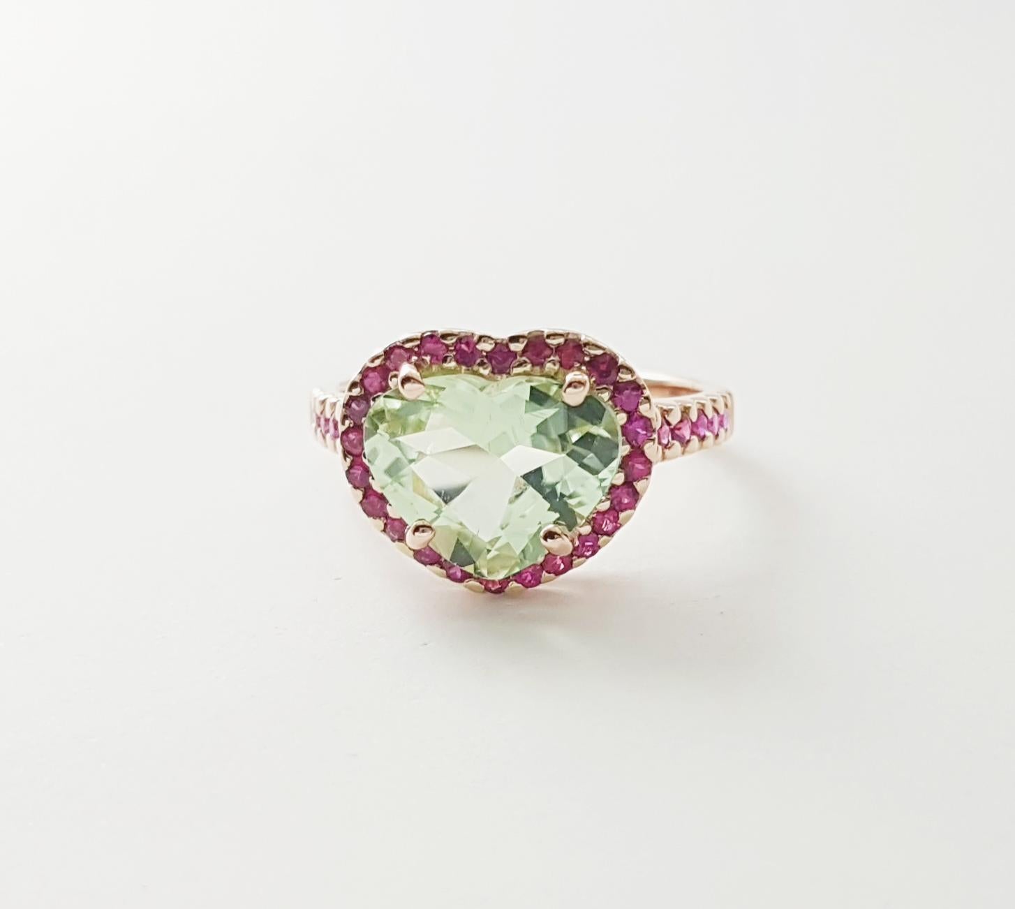 Anello con tormalina verde e rubino a forma di cuore con montatura in oro rosa 18 carati in vendita 4