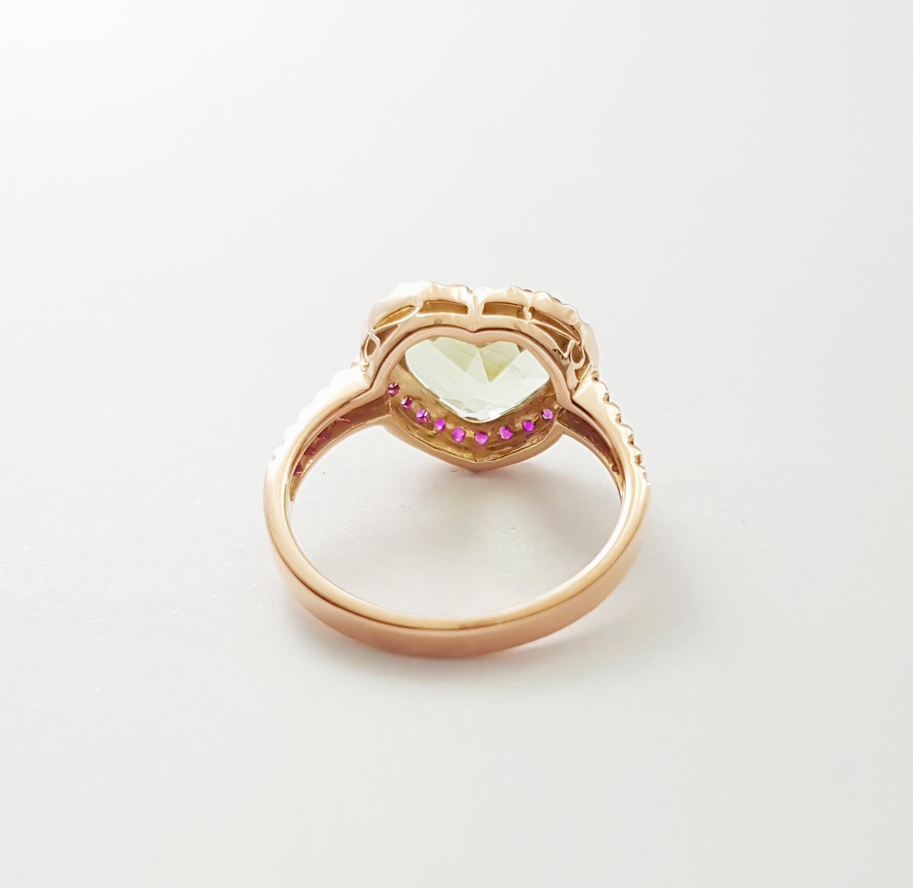 Anello con tormalina verde e rubino a forma di cuore con montatura in oro rosa 18 carati in vendita 7