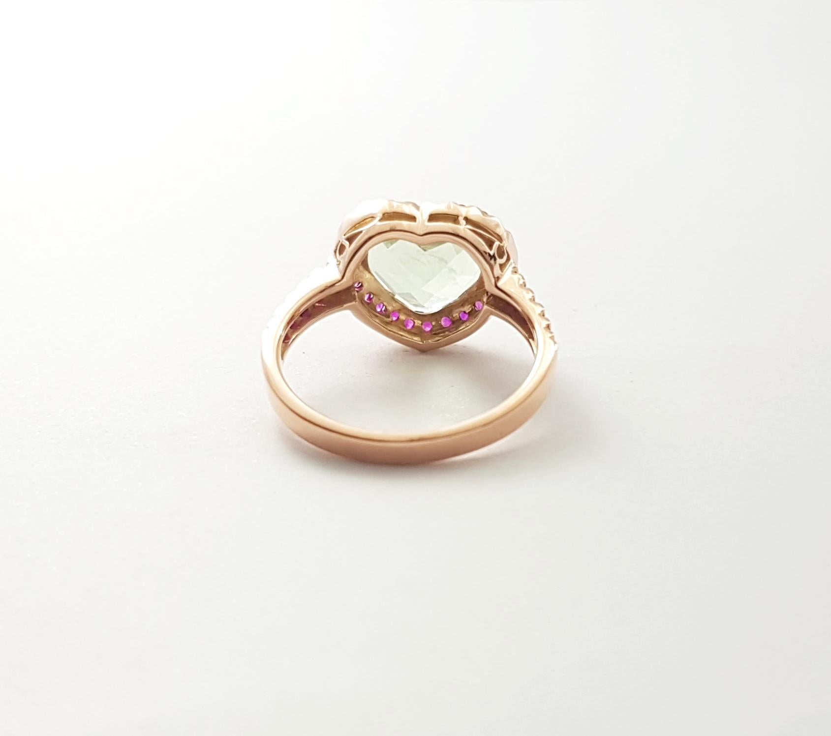 Anello con tormalina verde e rubino a forma di cuore con montatura in oro rosa 18 carati in vendita 9
