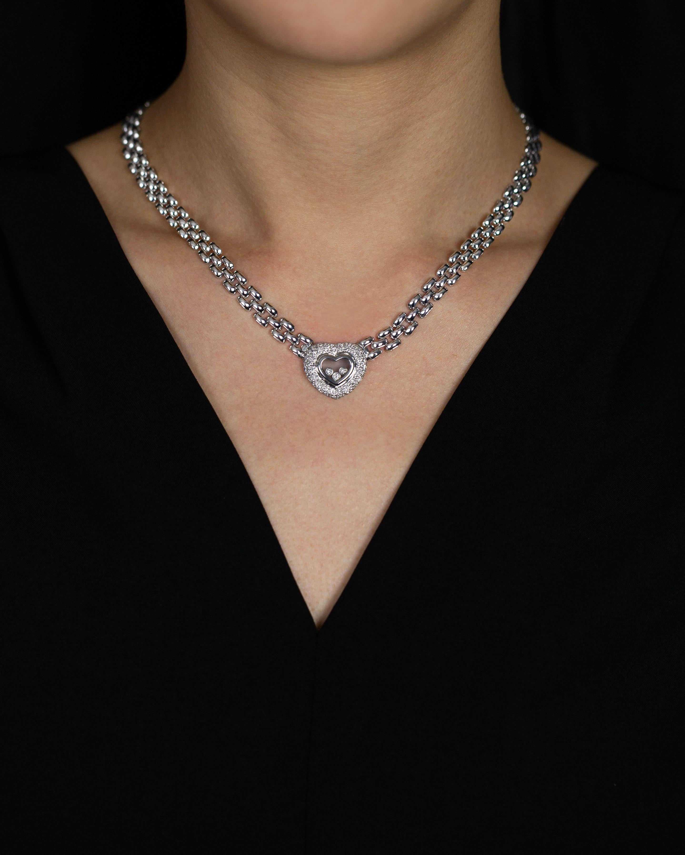Contemporain Collier à pendentif halo en forme de cœur, diamant rond de 1,05 carat au total en vente