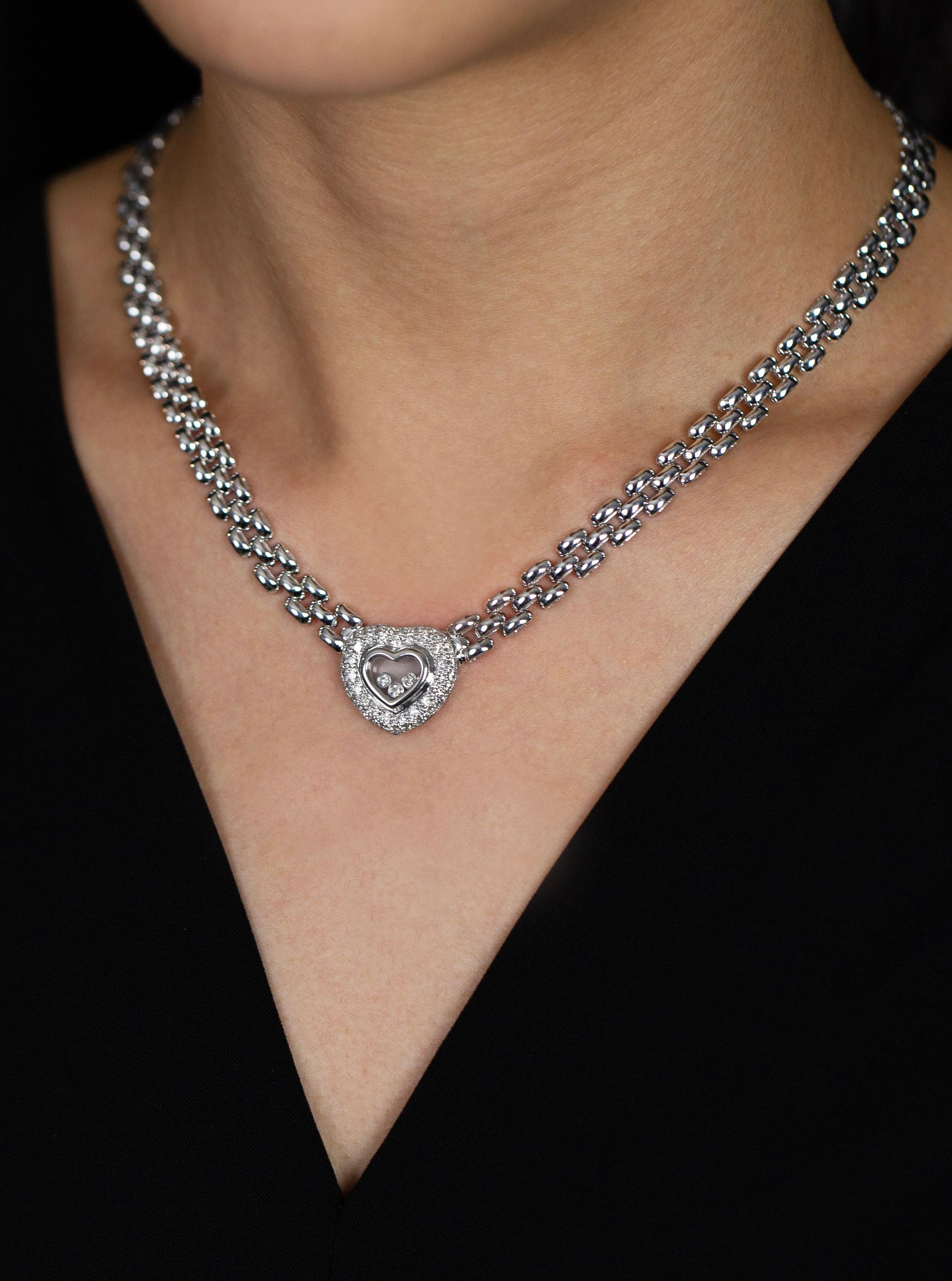 Collier à pendentif halo en forme de cœur, diamant rond de 1,05 carat au total Bon état - En vente à New York, NY