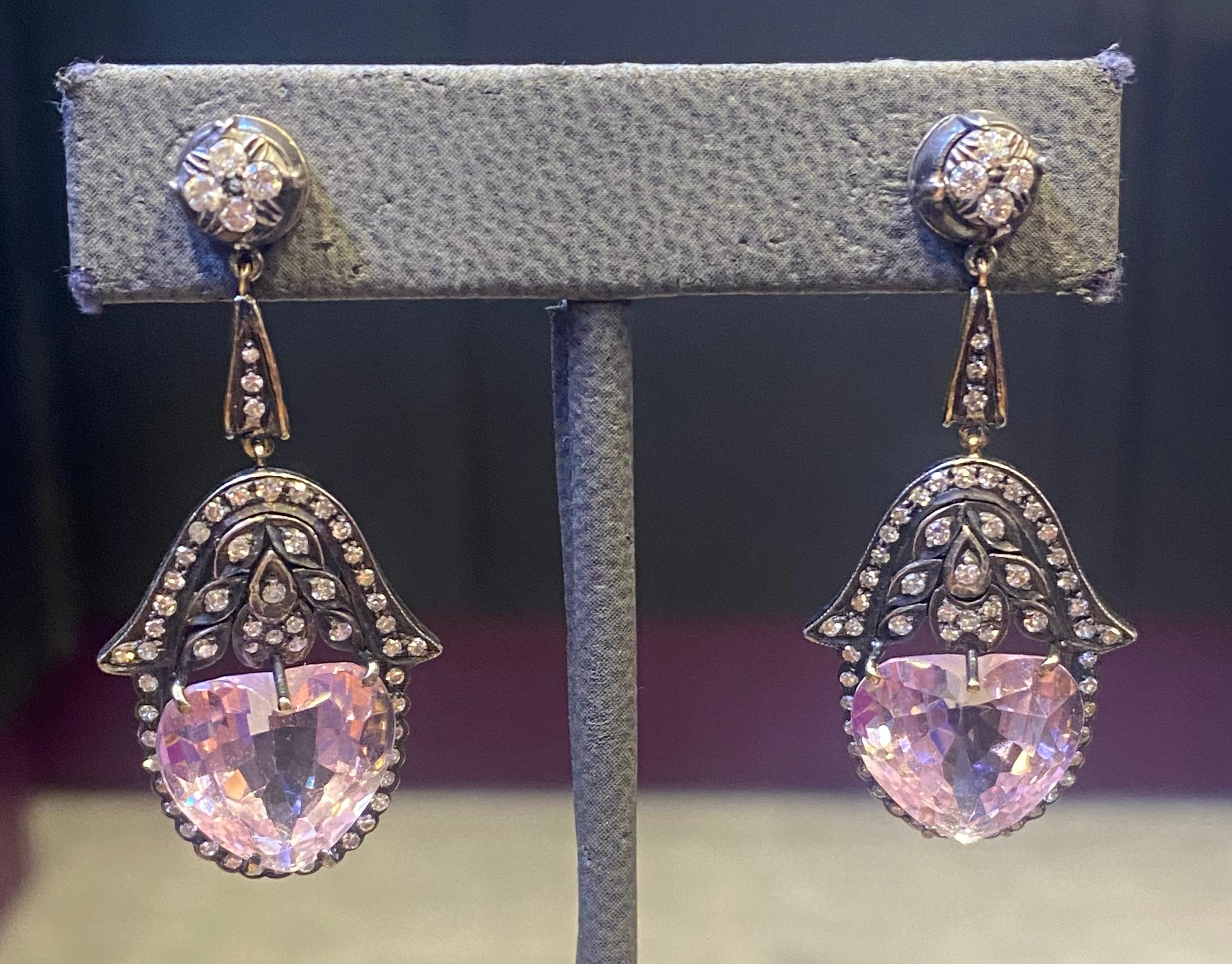 Heart Shape Kunzite & Diamond Earrings.

2 heart shape kunzite set with 118 round cut diamonds set in 18 karat yellow gold & silver.

Measurements: 2