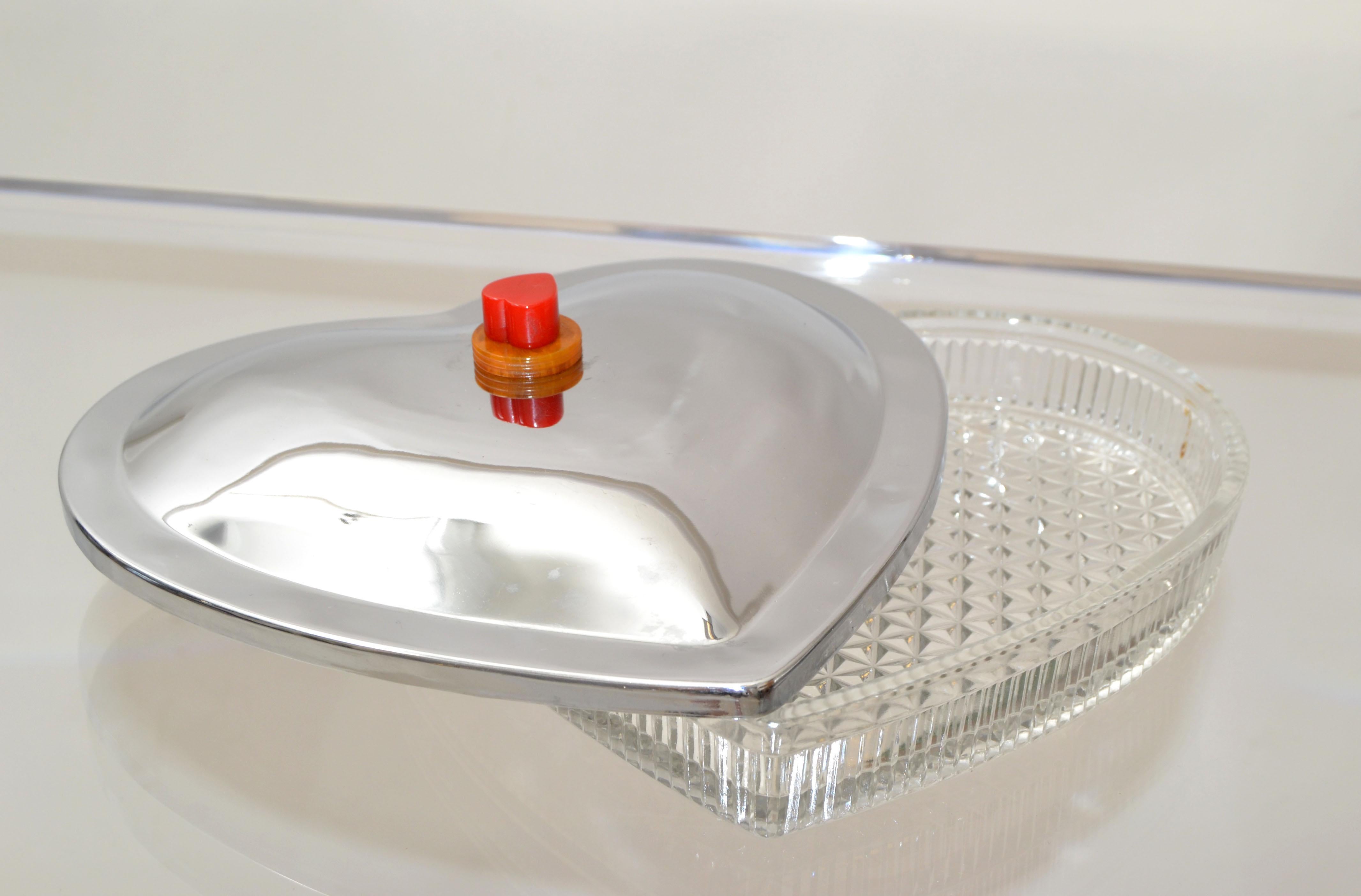 Herzförmige Deckelschale mit Deckel aus Kristallglas und Stahl mit Bakelit- und Alabastergriff im Angebot 2