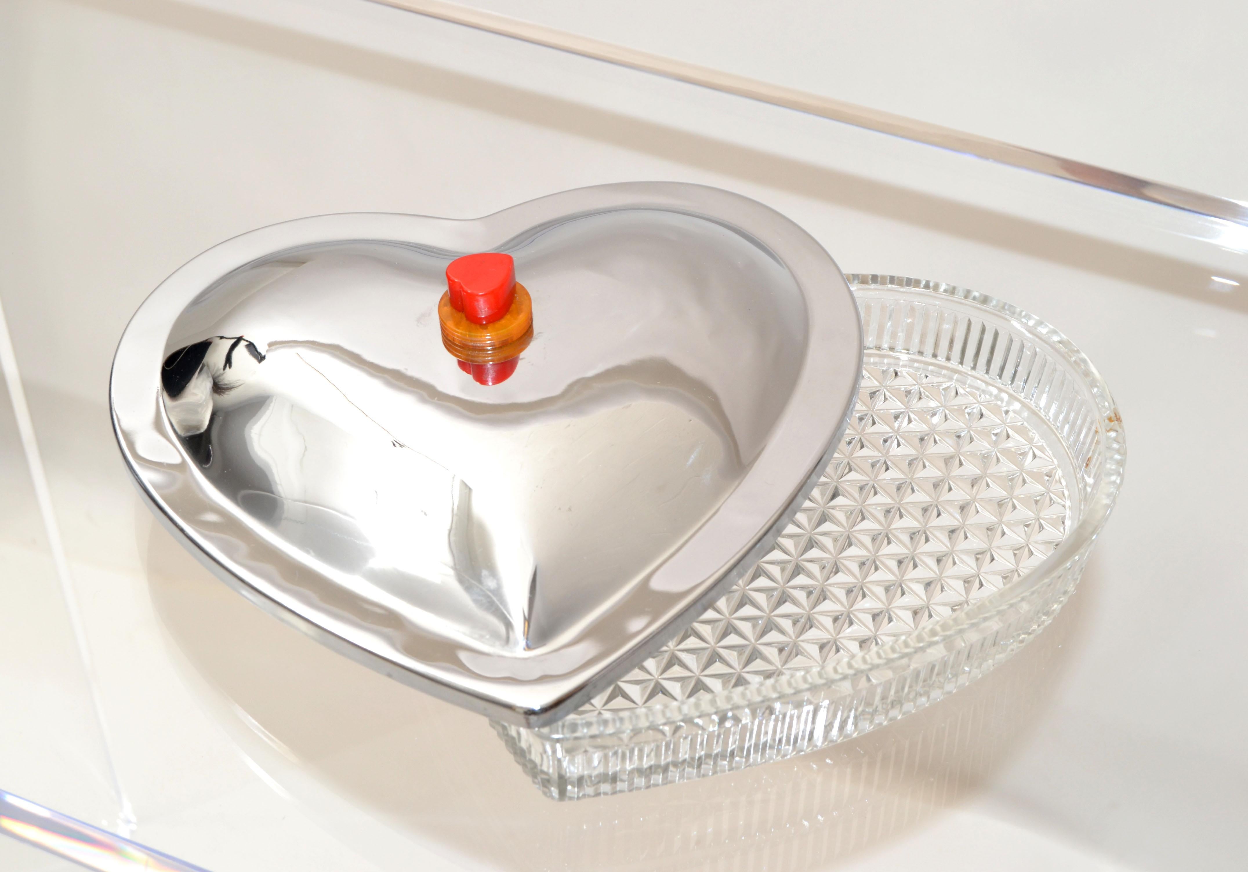 Lovely Mother's Day or wedding gift idea.
Cut Glass Heart shaped Serving Dish with lid made out of Stainless Steel.
Has a hand carved red alabaster and amber color Bakelite heart as knob.
Great for serving chocolate strawberries at Family