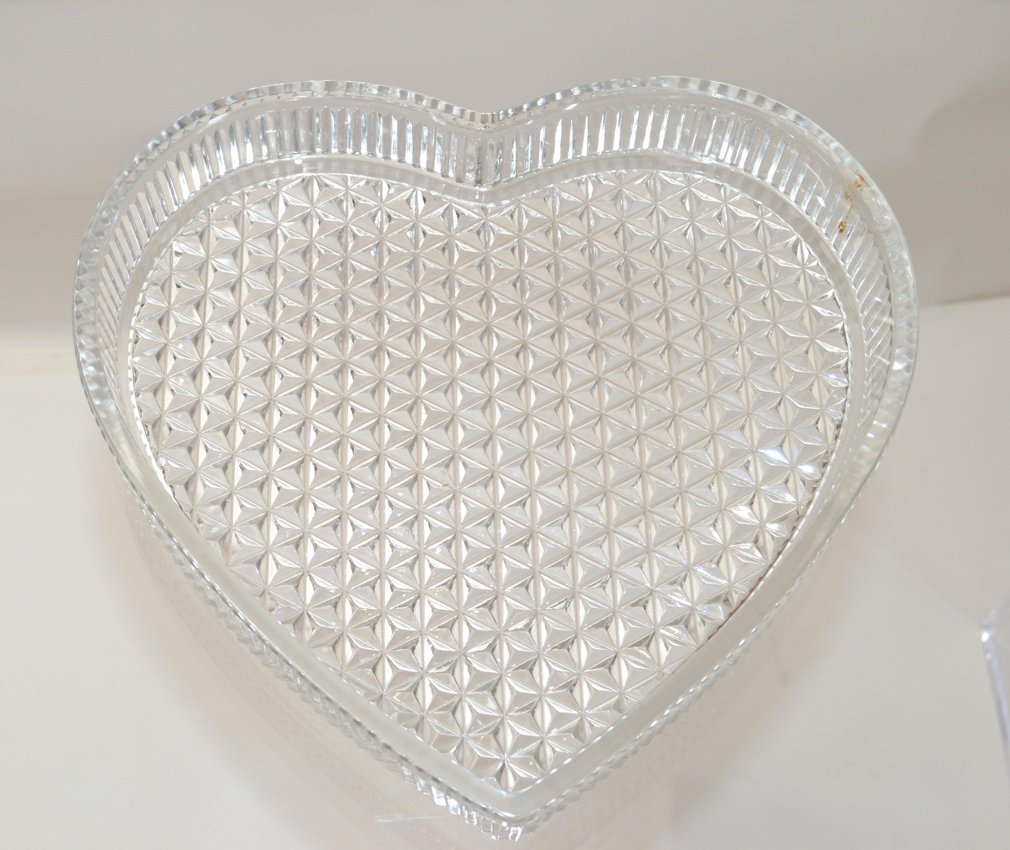 Heart Shape Lidded Dish in Crystal Glass & Steel with Bakelite & Alabaster Knob In Good Condition For Sale In Miami, FL