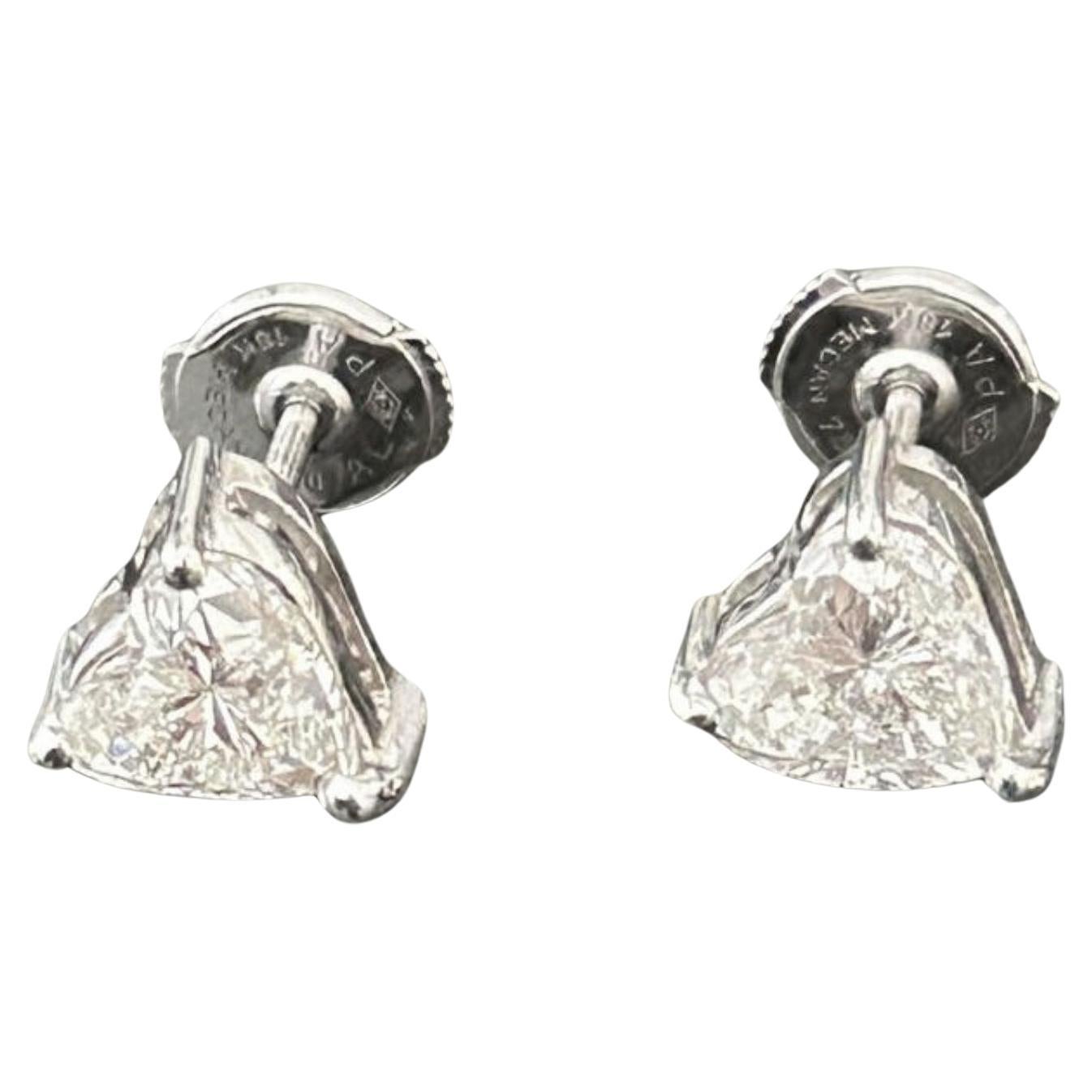 Orecchini con diamanti a forma di cuore da 3,42 carati in oro bianco in vendita