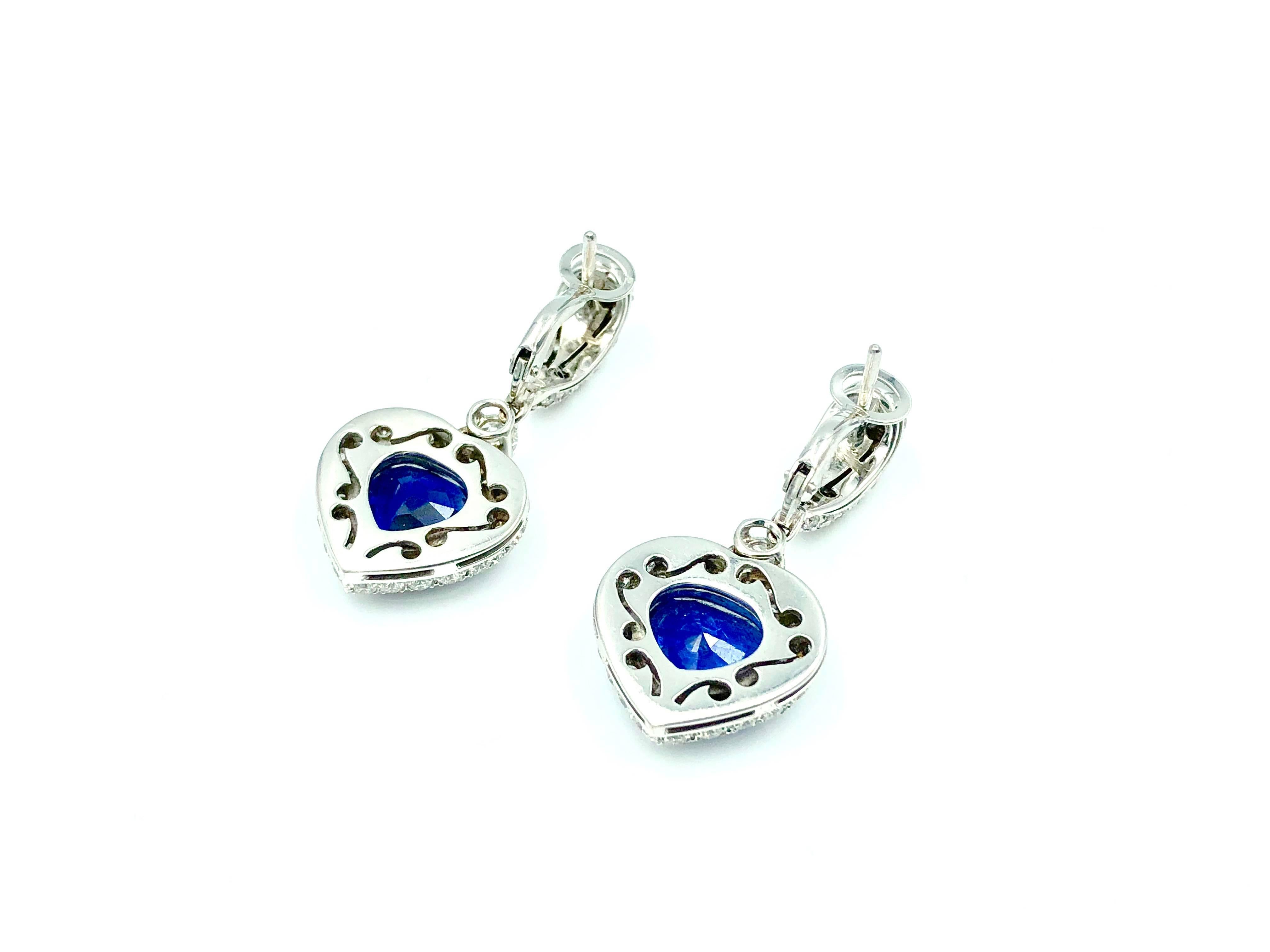 A romantic design for this pair of  18kt gold, sapphire and diamond earrings. The sapphires are heart cut and are surrounded by a pave of natural quality dimaonds. The color the these perfectly trasparent heart-shared sapphires is deeply blue.

2