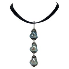 Halskette aus herzförmigen Perlen mit Pavé-Diamanten