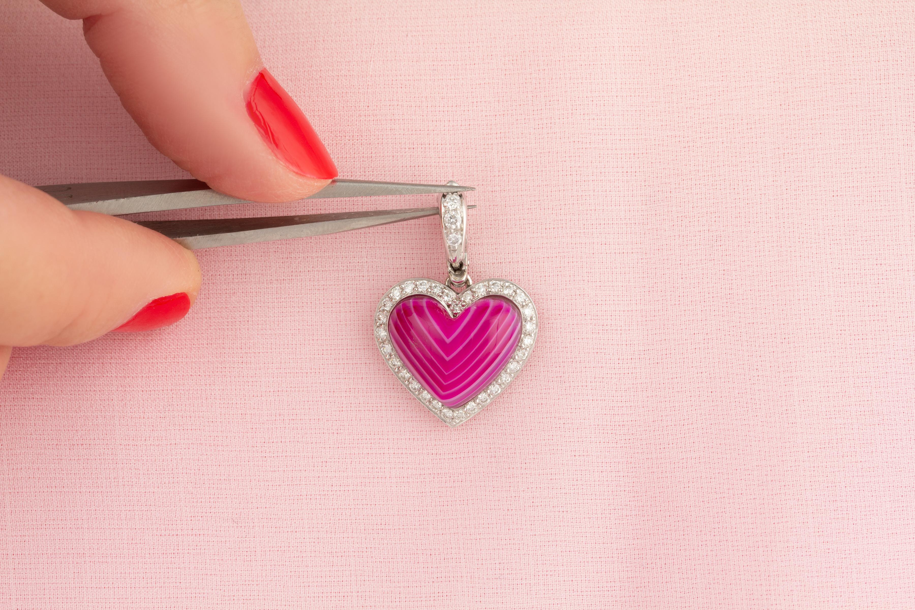 Ciondolo a forma di cuore con diamanti e zaffiri rosa a catena Design/One Gafter in vendita 2