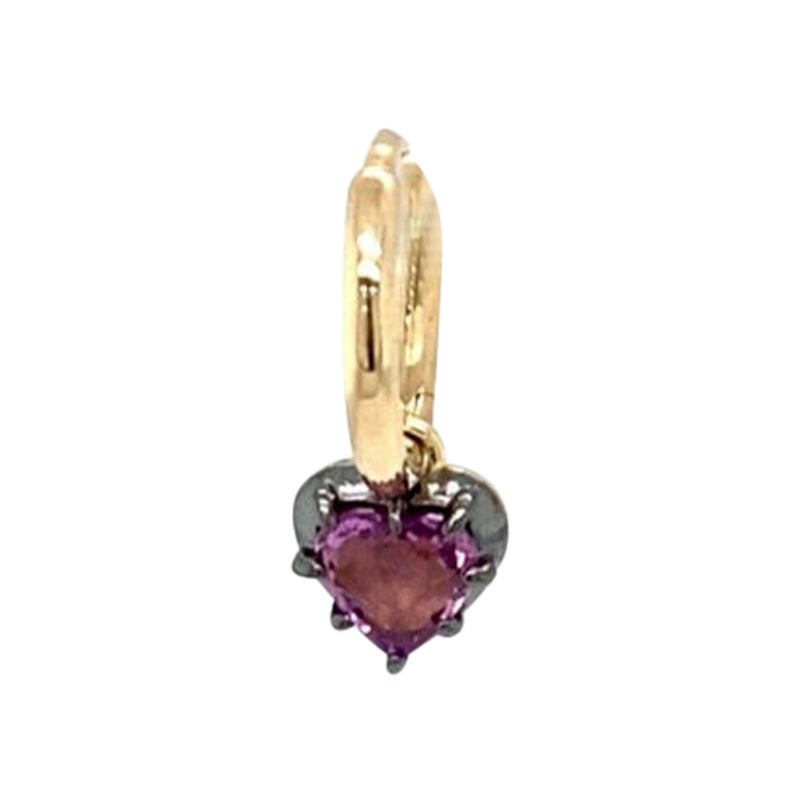 Pendientes de aro con engaste de zafiro rosa en forma de corazón en oro amarillo y negro de 14 ct