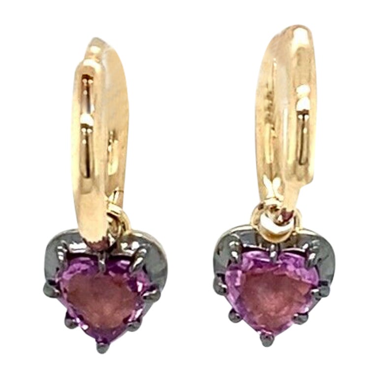 Orecchini a cerchio con zaffiri rosa a forma di cuore in oro giallo e nero 14 ct.