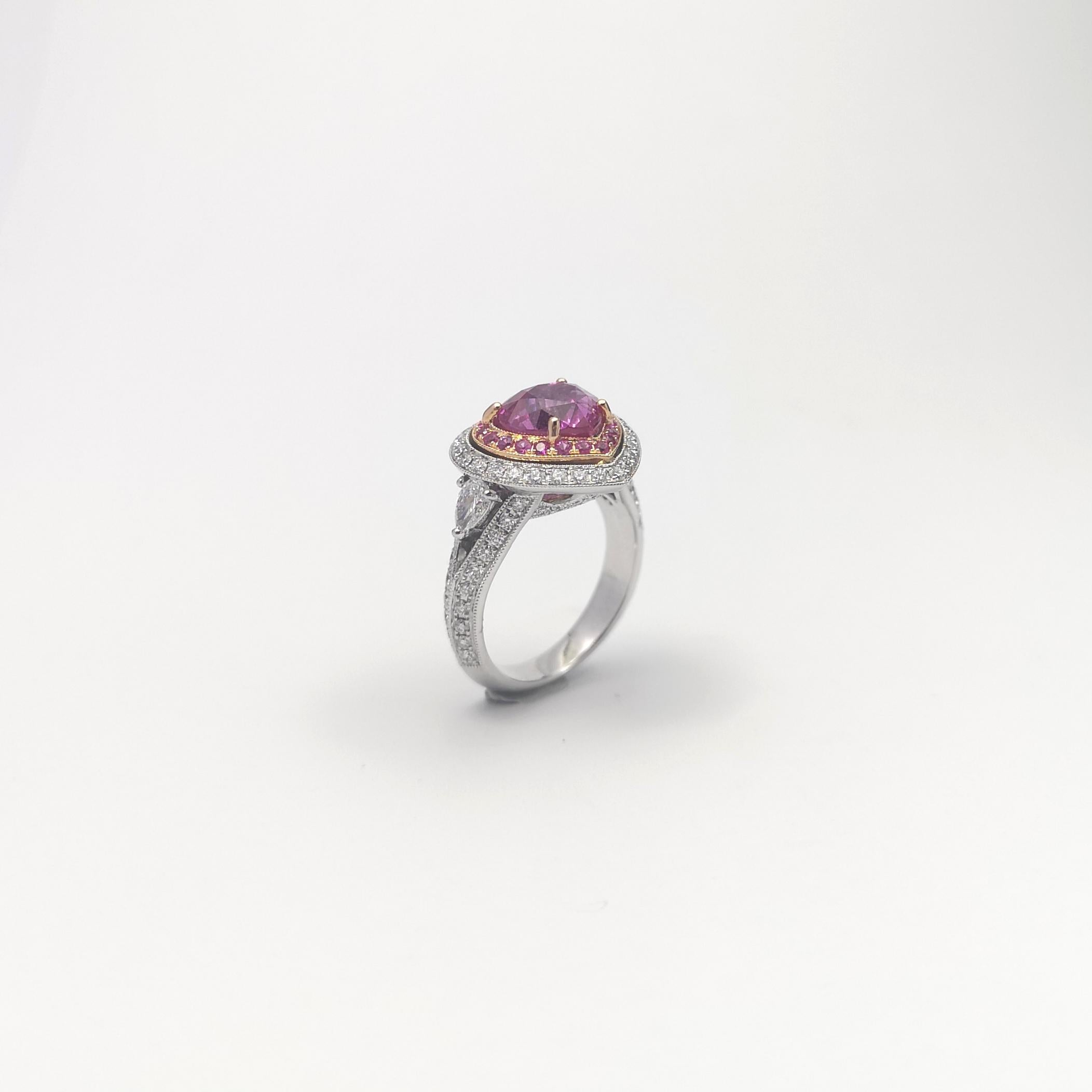 Bague en or 18 carats sertie d'un saphir rose en forme de cœur avec diamant et saphir rose en vente 7