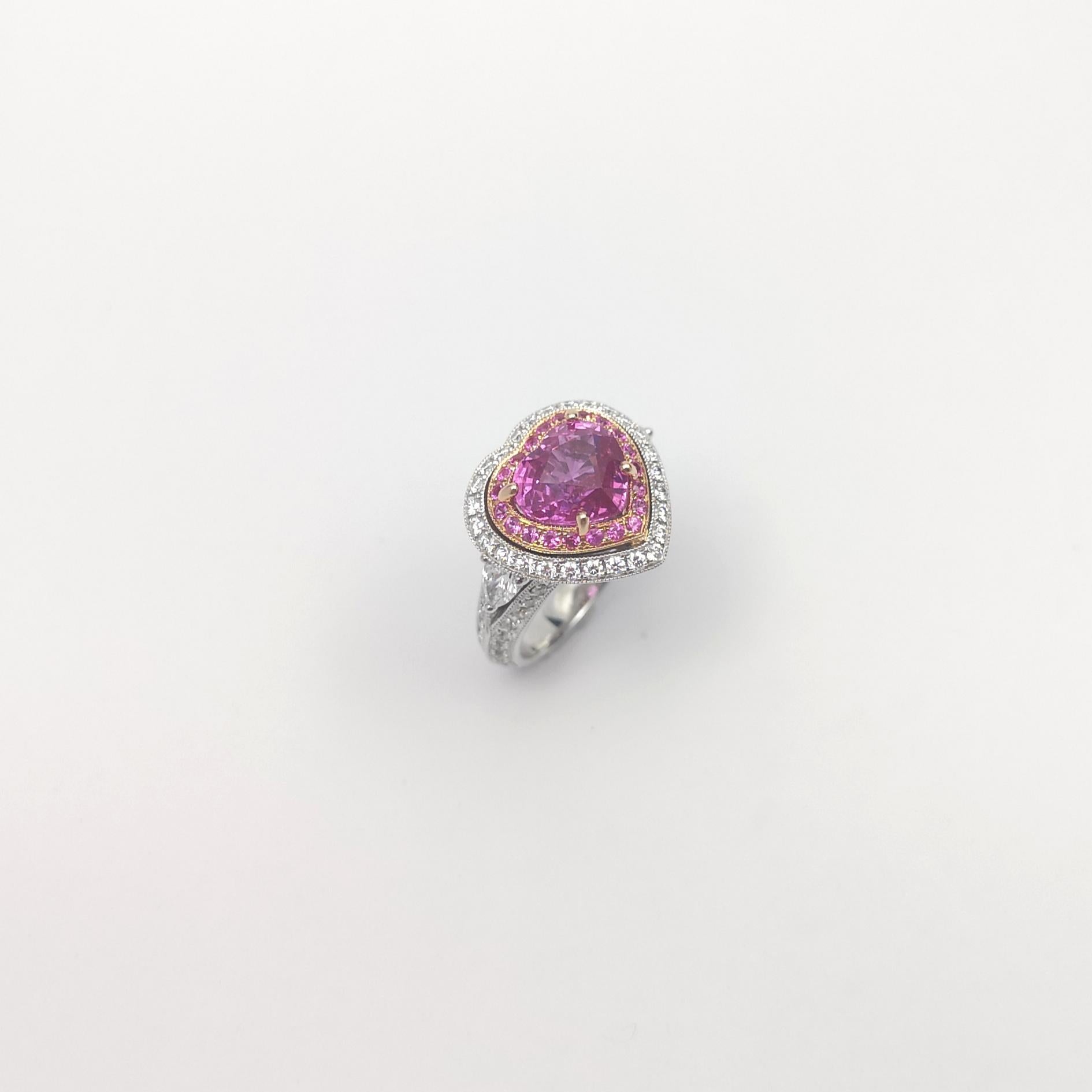 Bague en or 18 carats sertie d'un saphir rose en forme de cœur avec diamant et saphir rose en vente 9